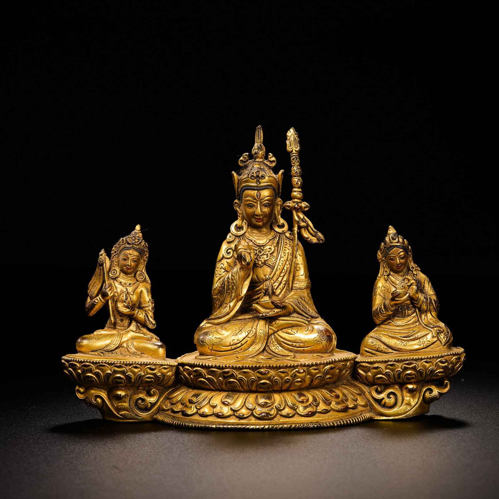 Chinese Ming Dynasty Gilt Bronze Seated Buddha Statue: H. 11.6 cm. W. 15 cm. Weight. 665 gram.
