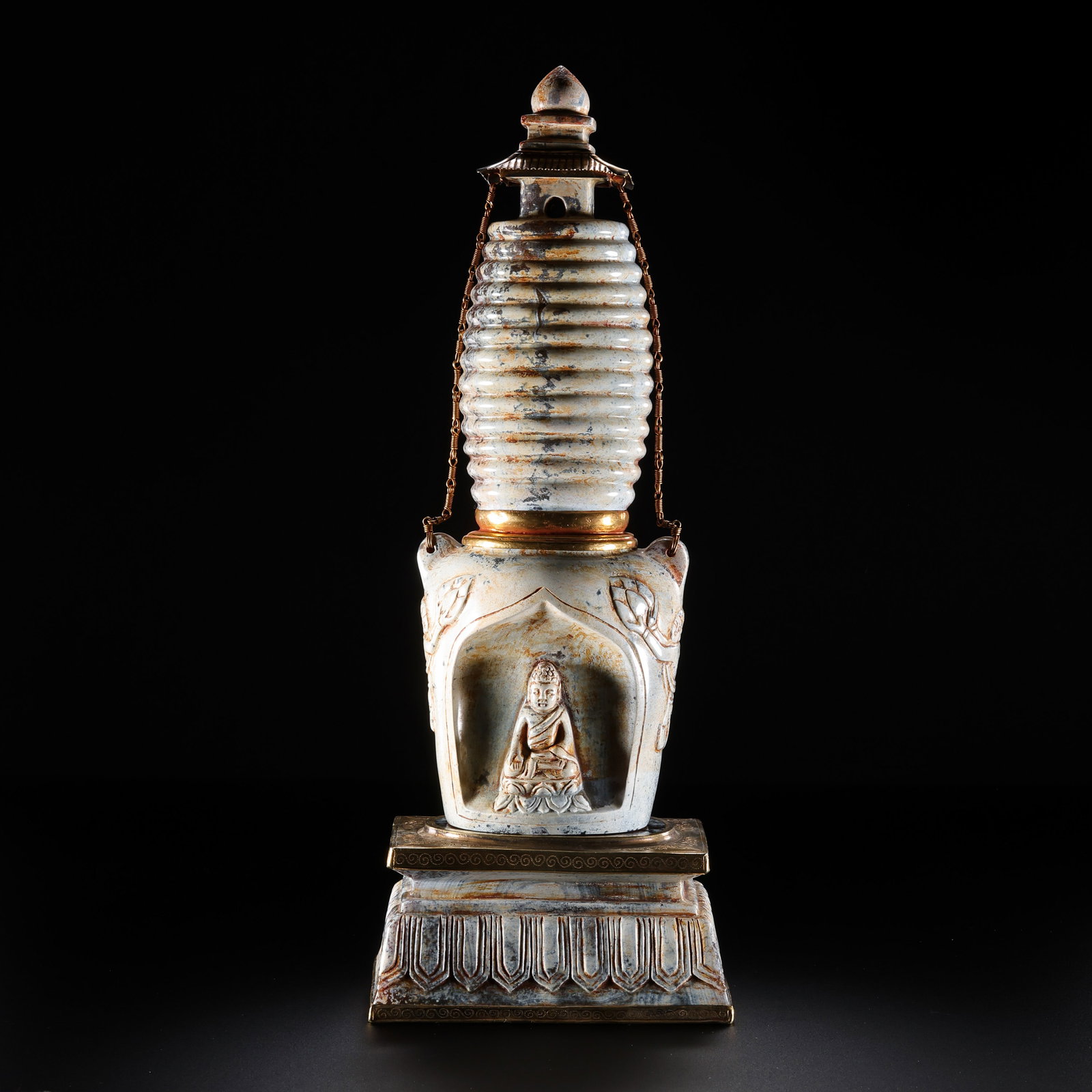Liao Dynasty Agate Pagoda in China: H. 30.7 cm. W. 11.5 cm. Weight. 2584 gram.
