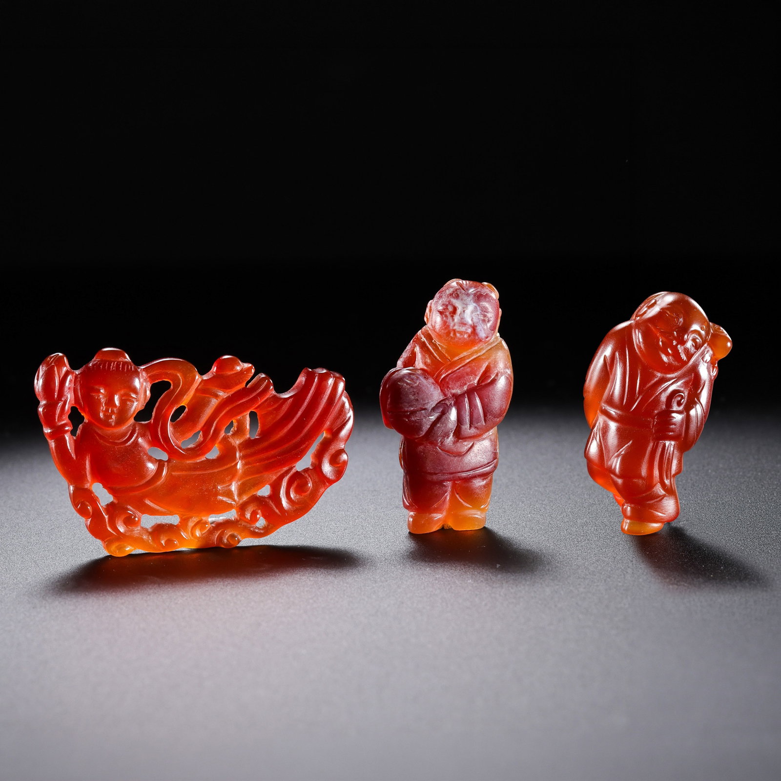 A group of agate figures from the Liao Dynasty in China: H. 3 cm. W. 4.2 cm. H. 4 cm. W. 2 cm. H. 4 cm.