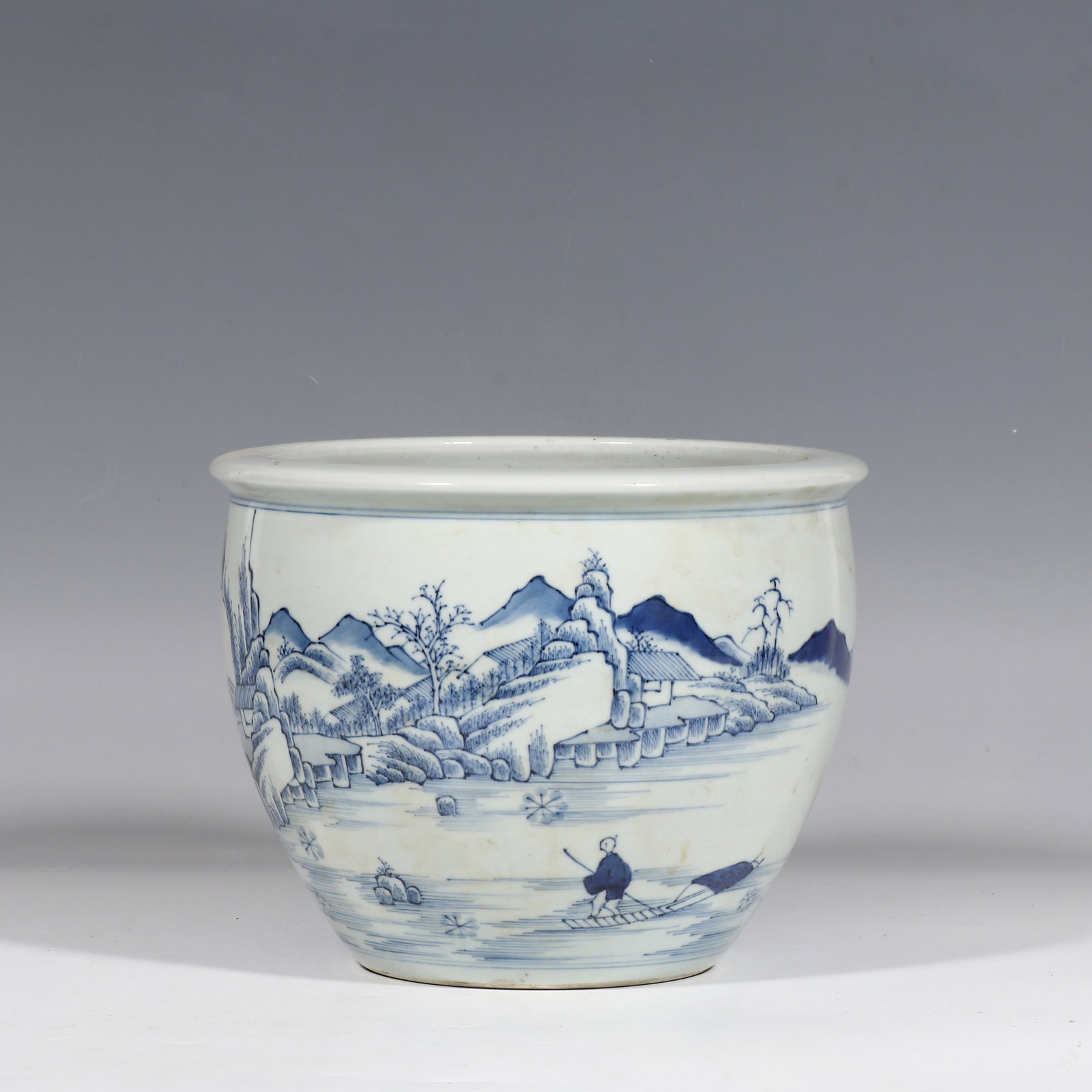 Chinese Qing Dynasty blue and white porcelain jar with figure and story design: H. 18.2 cm.