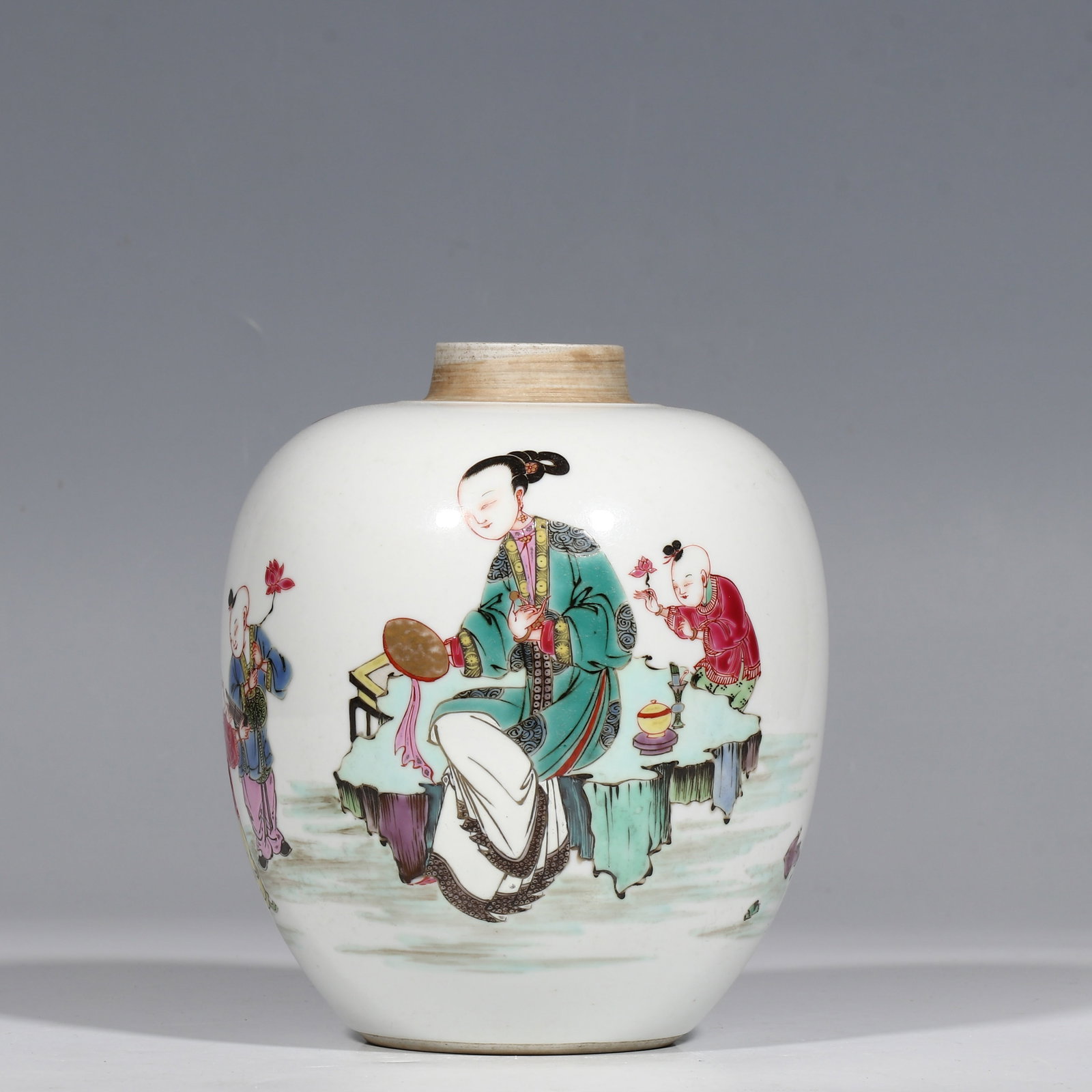 Chinese Qing Dynasty Jar with Figural Scene Design: H. 15.3 cm. W. 10.8 cm.