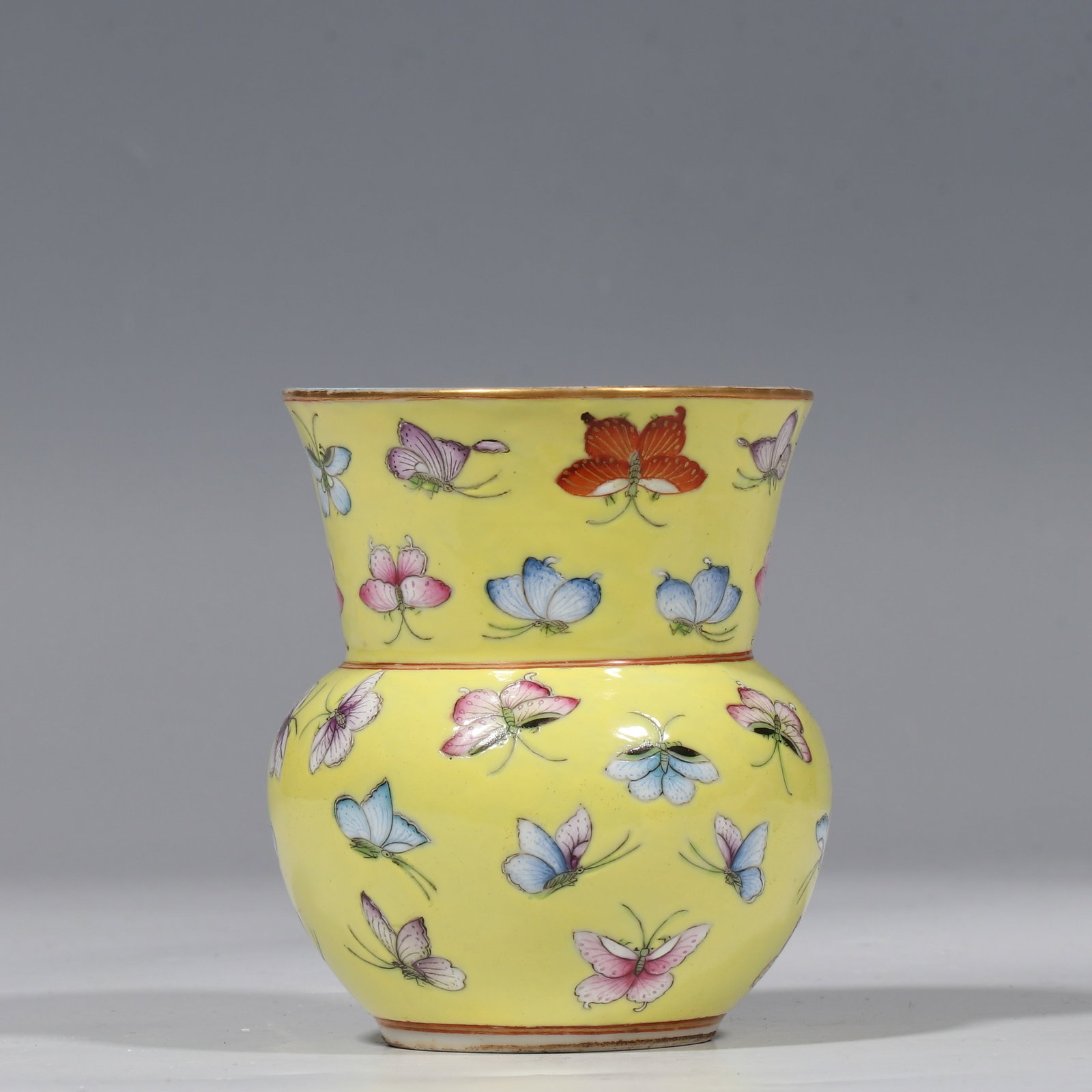Yellow-glazed famille rose spittoon with butterfly design from the Guangxu period of the Qing (1 of 9)
