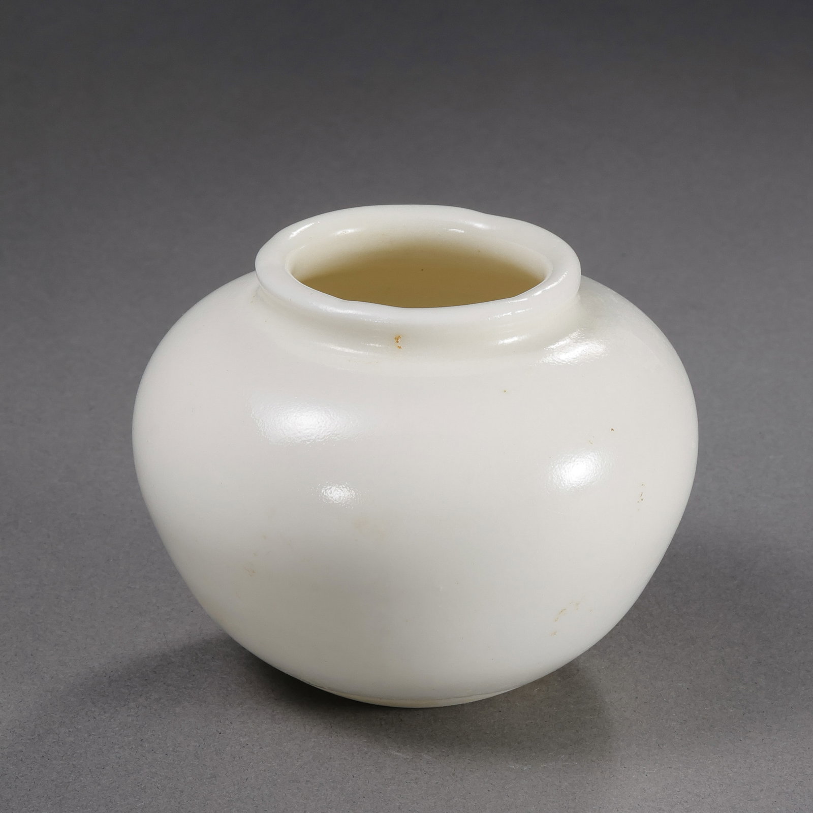 Small white porcelain jar with lipped rim from the Sui Dynasty of China (1 of 9)