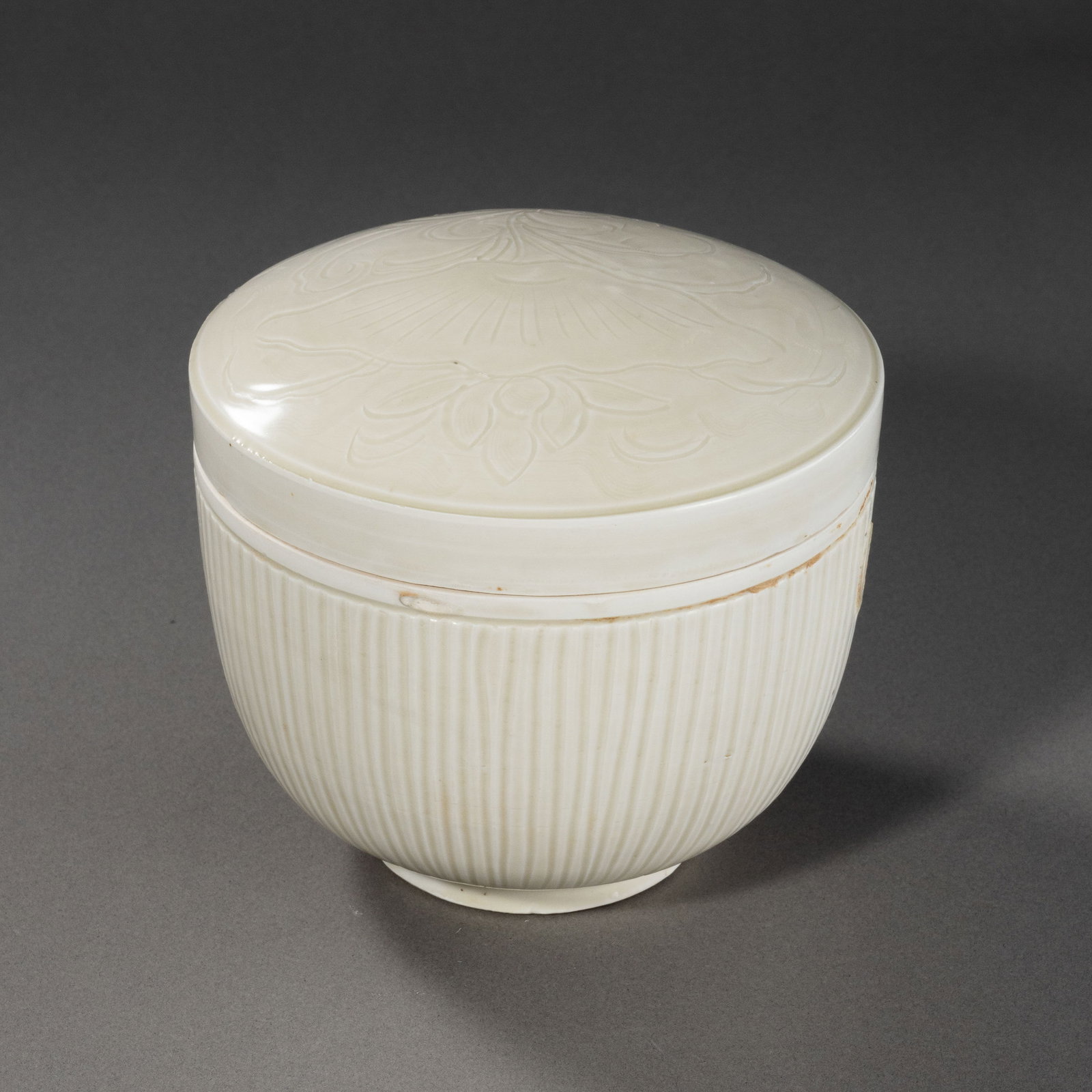 A white porcelain covered bowl with lotus design from the Ding kiln of the Northern Song Dynasty,: H. 11 cm. DIam. 13.3 cm.