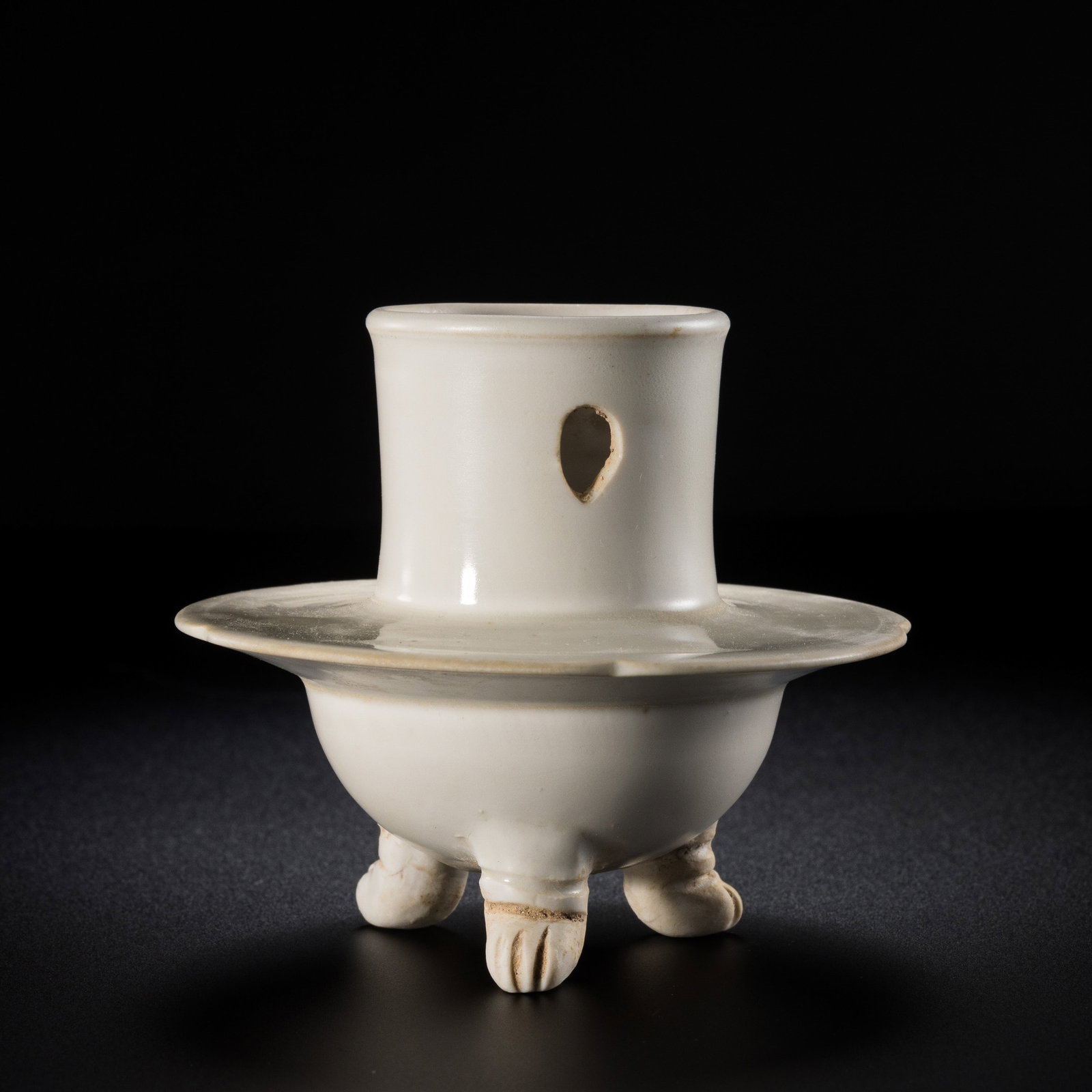 White porcelain tea ware from Gongxian kiln in the Tang Dynasty, China: H. 8.2 cm. W. 9.1 cm.