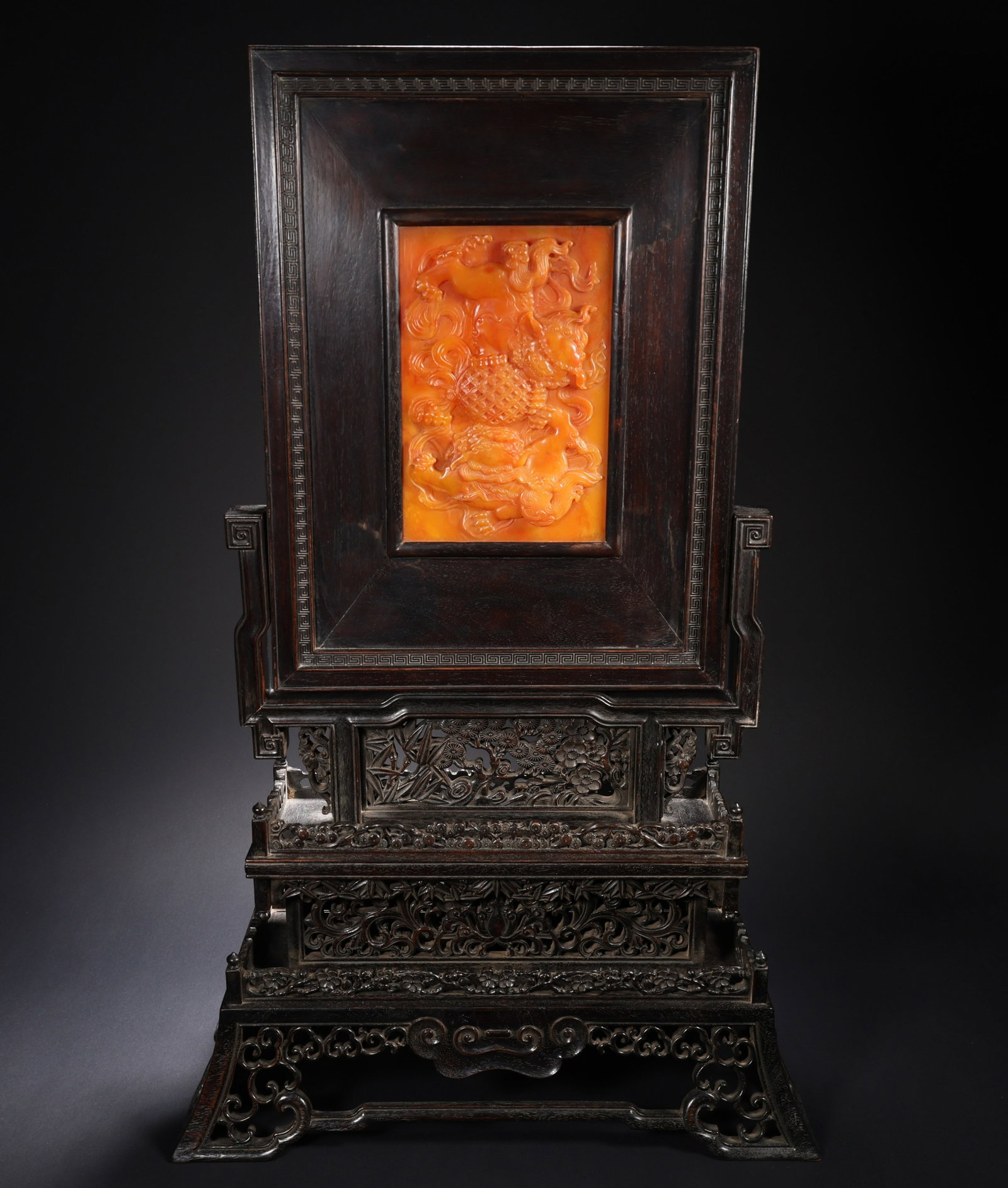 Chinese Qing Dynasty Rosewood Inlaid with Tianhuang Stone Screen: L. 35 cm. W. 16.5 cm. H. 57 cm. Weight. 2618 gram.