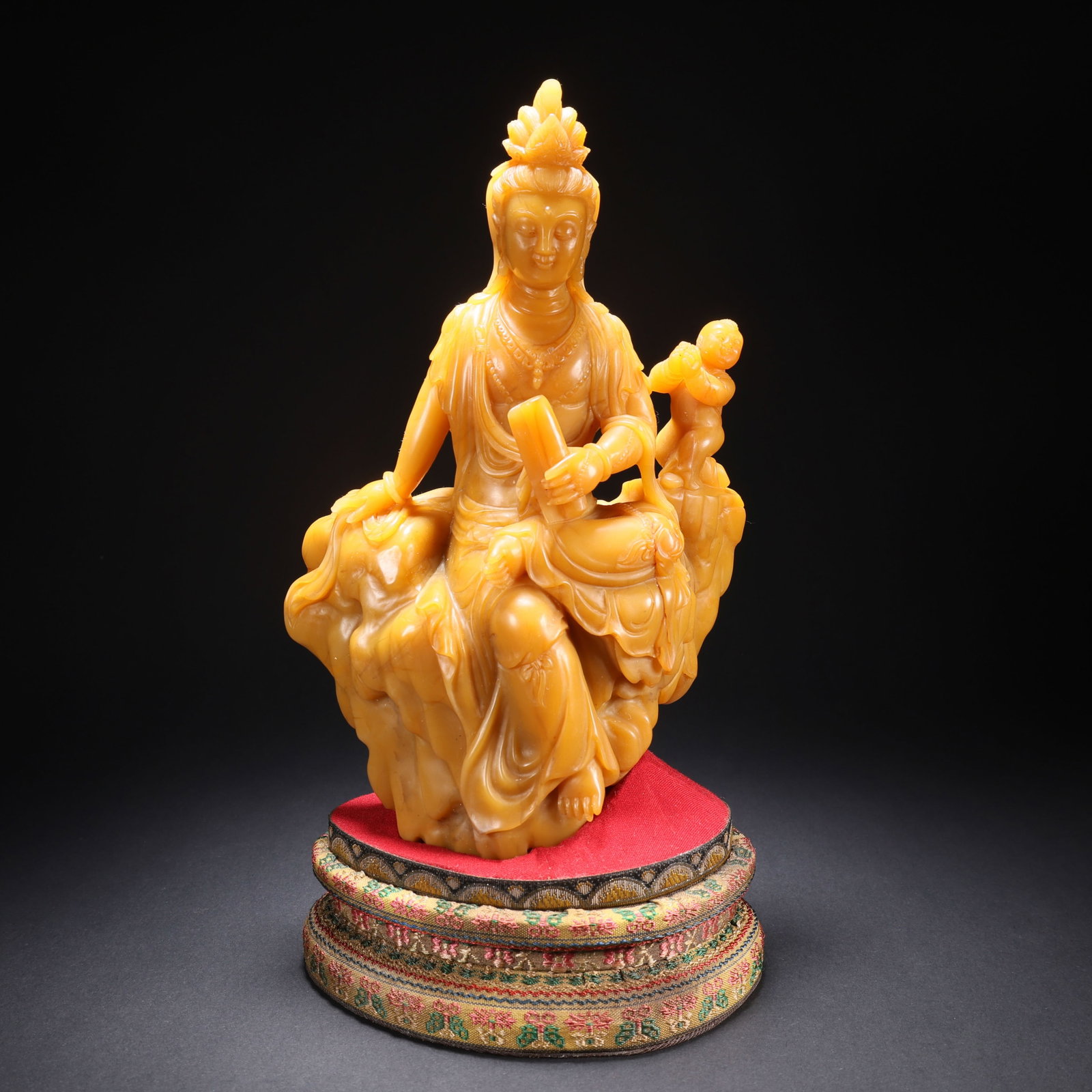 Chinese Qing Dynasty Tianhuang Guanyin Seated Statue: L. 12.8 cm. W. 5.7 cm. H. 22 cm. Weight. 1291 gram.