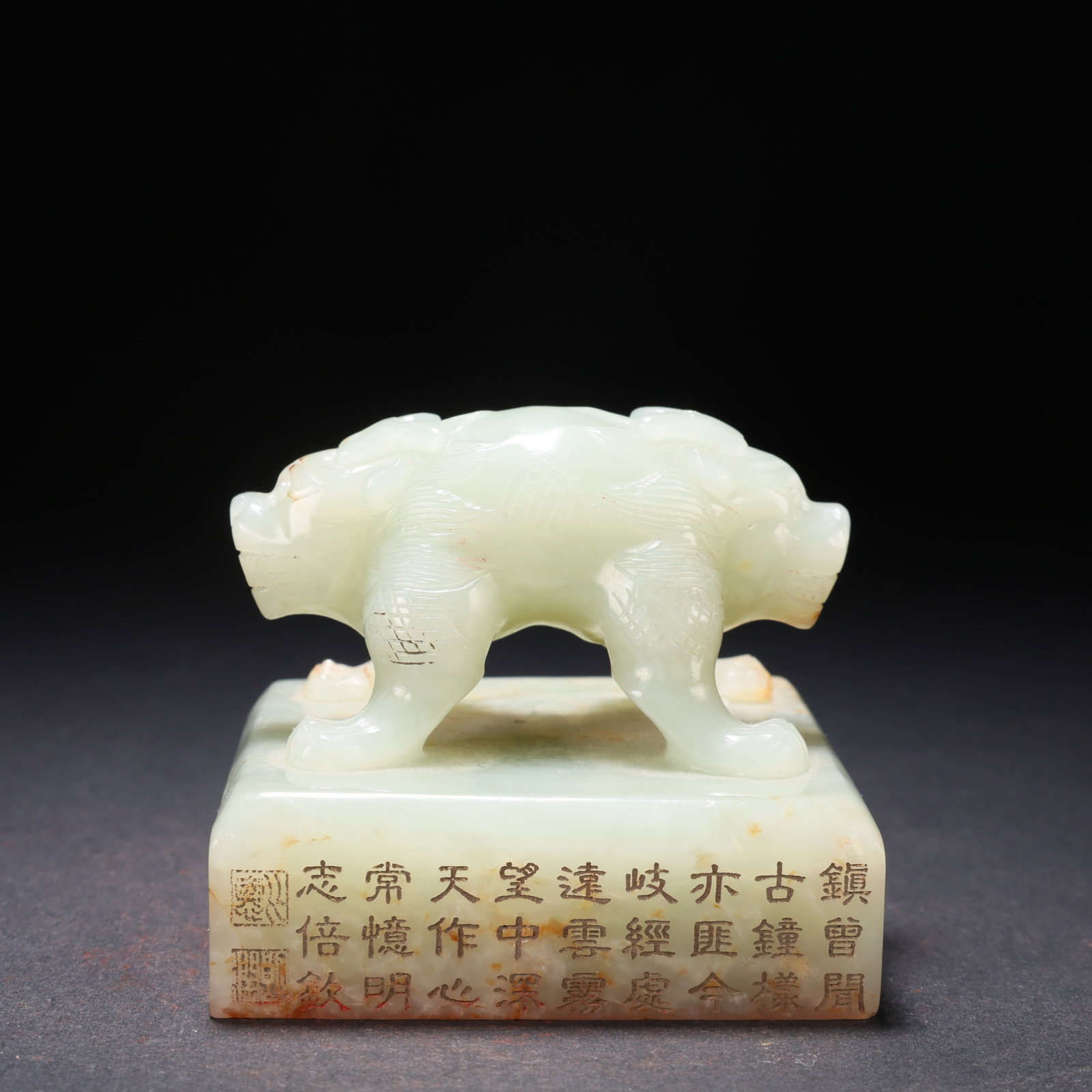 Chinese Qing Dynasty Hetian white jade seal: L. 6.6 cm. W. 6.6 cm. H. 5.7 cm. Weight. 335 gram.