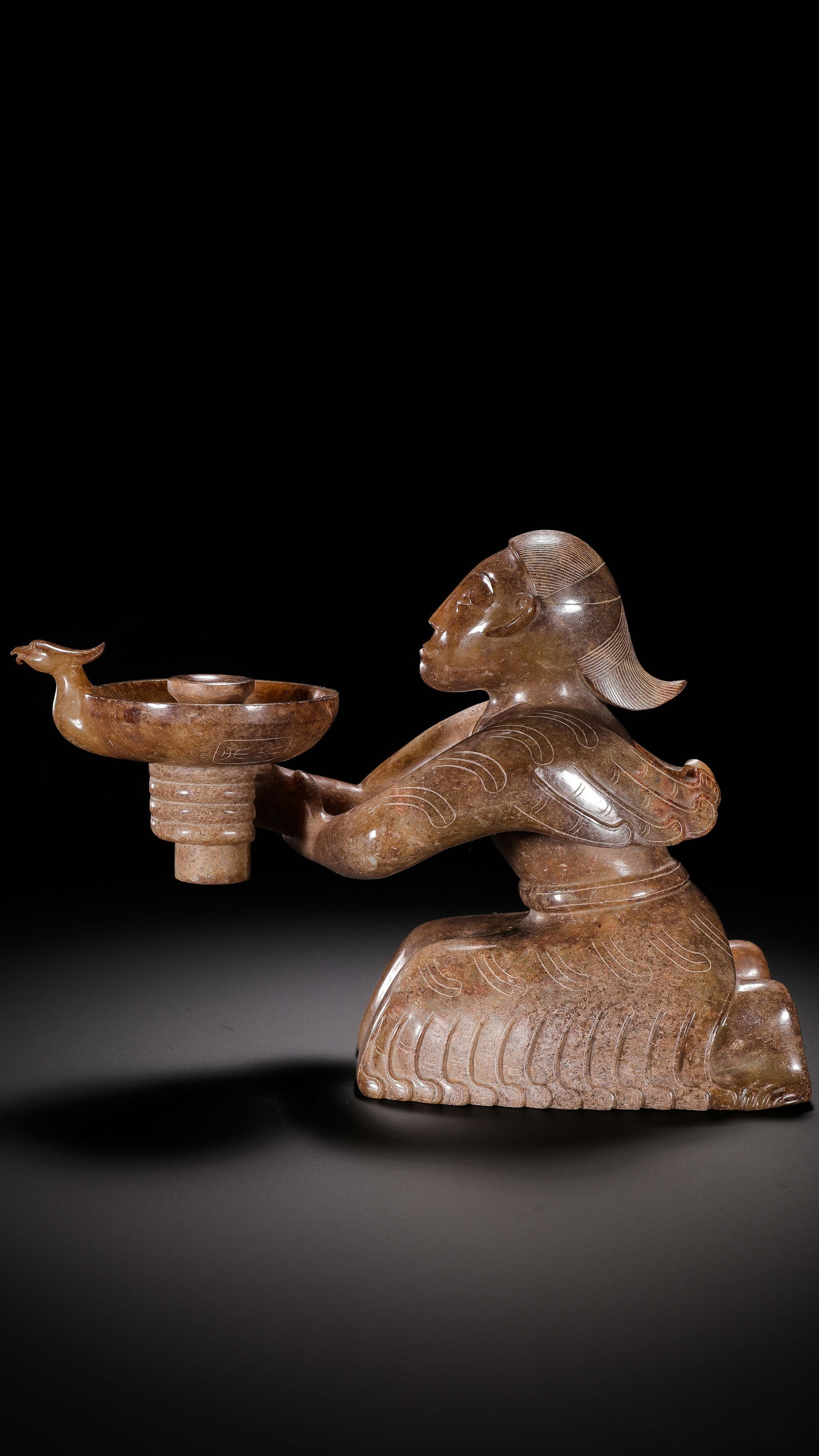 Jade lampstand from the Han Dynasty in China: H. 15.5 cm. W. 22.5 cm. Weight. 1781 gram.