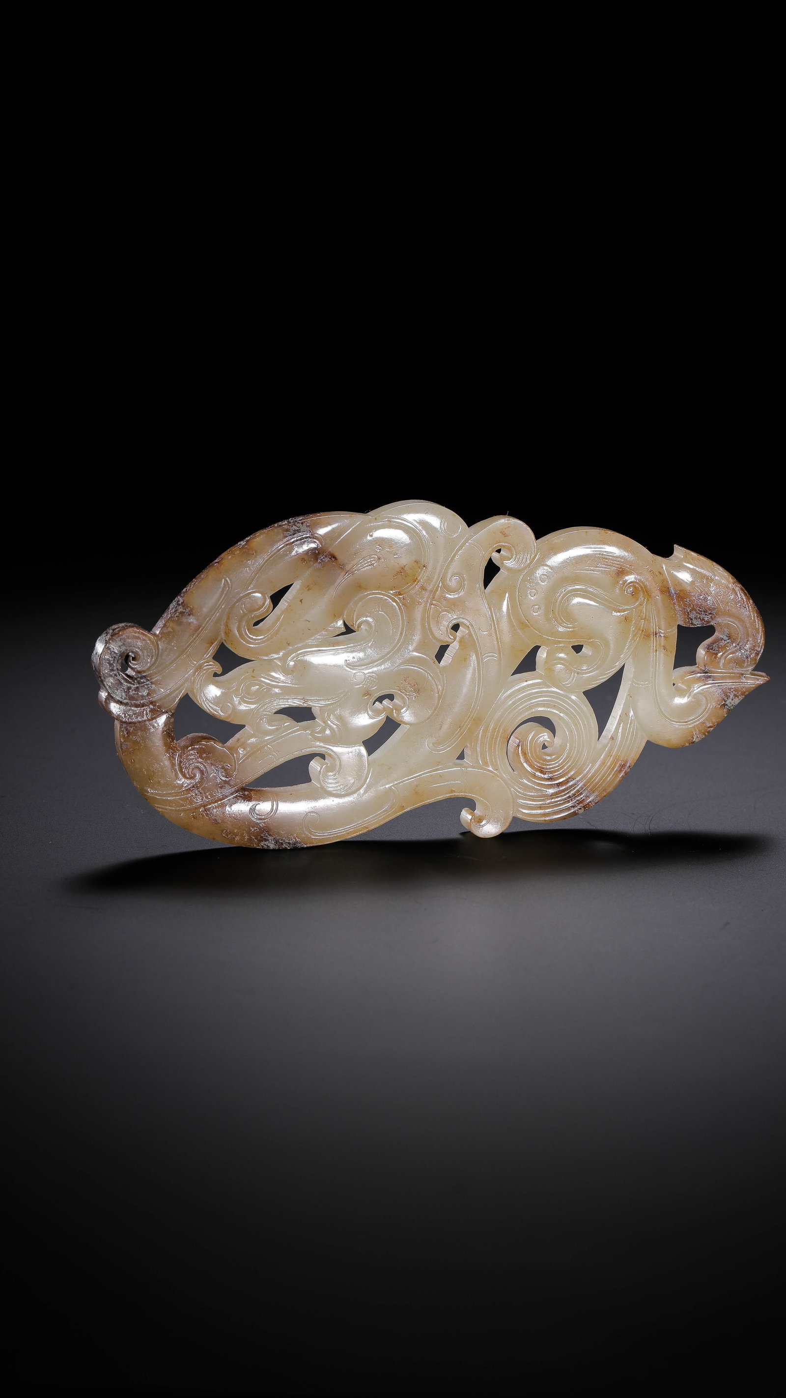 Jade Dragon Pendant from the Han Dynasty in China (1 of 7)