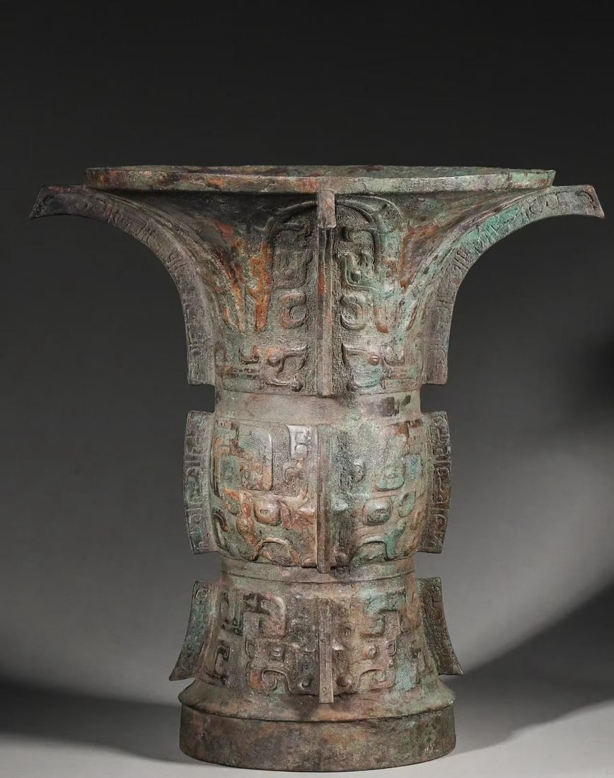 Bronze artifacts from the Shang and Zhou dynasties in China (1 of 8)