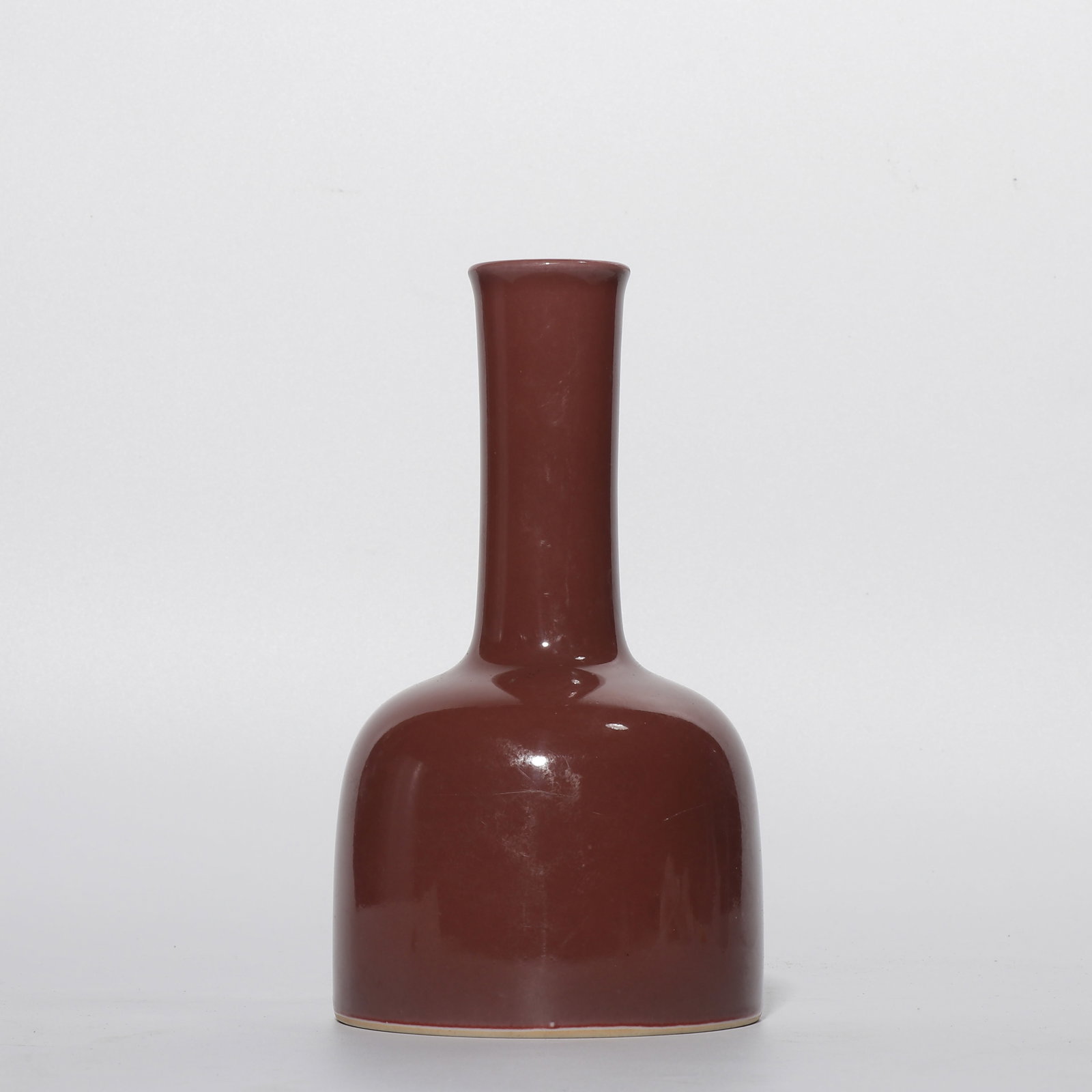 Long-necked vase with red glaze from the Kangxi period of the Qing Dynasty, China (1 of 6)