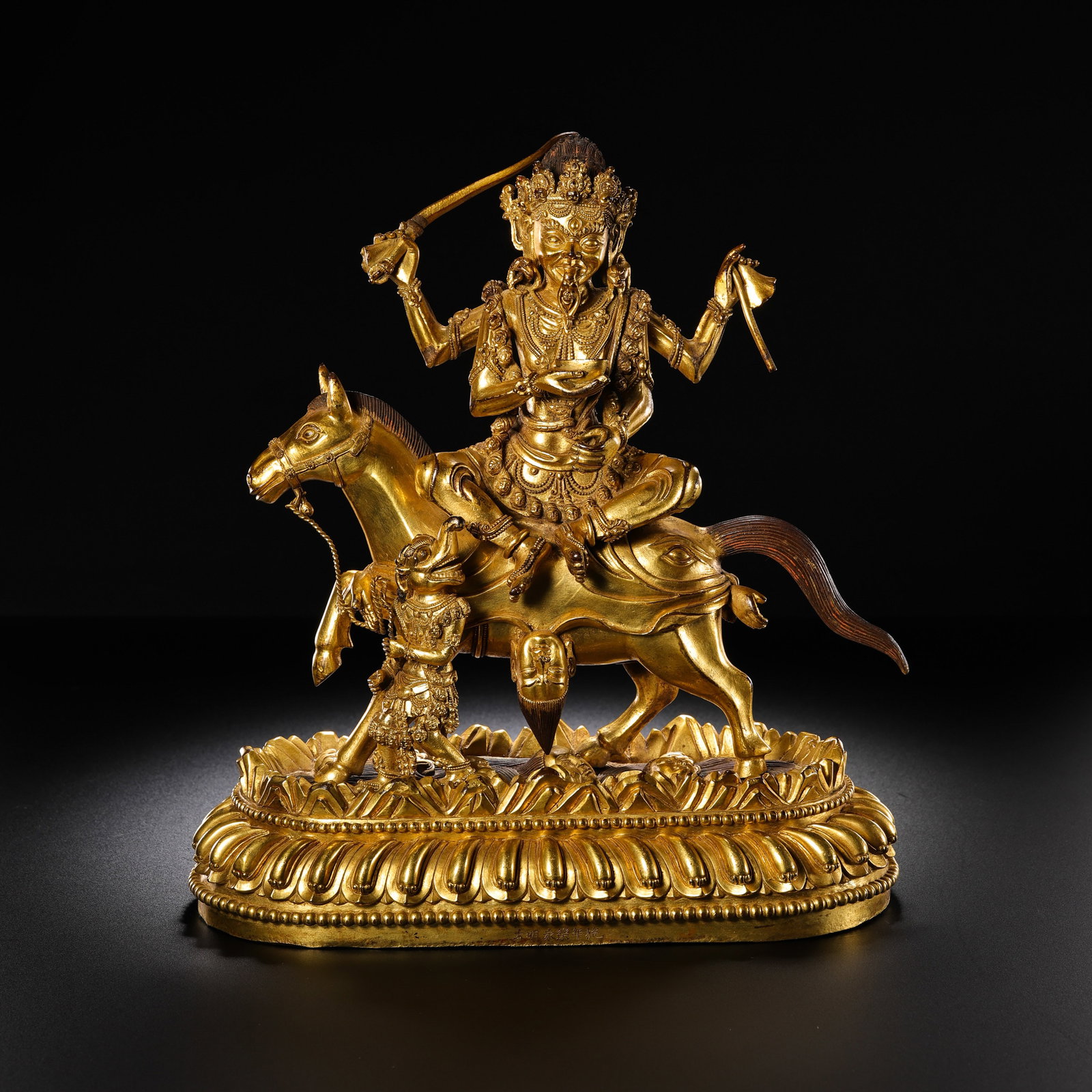 Gilt Bronze Seated Buddha Statue from the Yongle Period of the Ming Dynasty in China: H. 23 cm. W. 20.5 cm. Weight. 2869 gram.