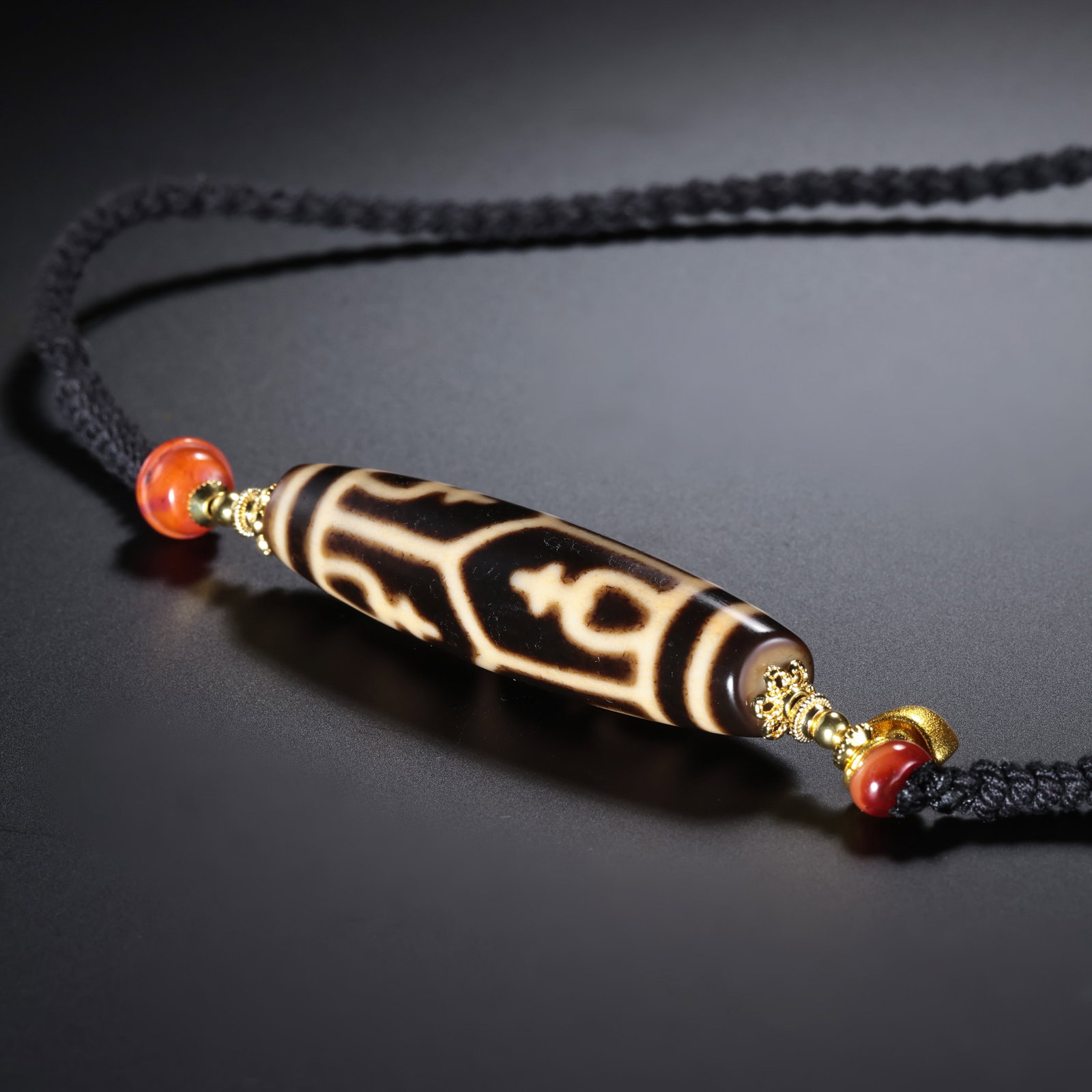 Pure Dzi Bead Necklace from the Tang Dynasty of China: /