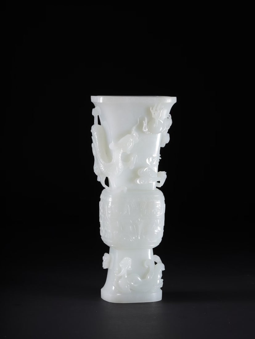 Chinese Qing Dynasty Hetian white jade vase with dragon design: /