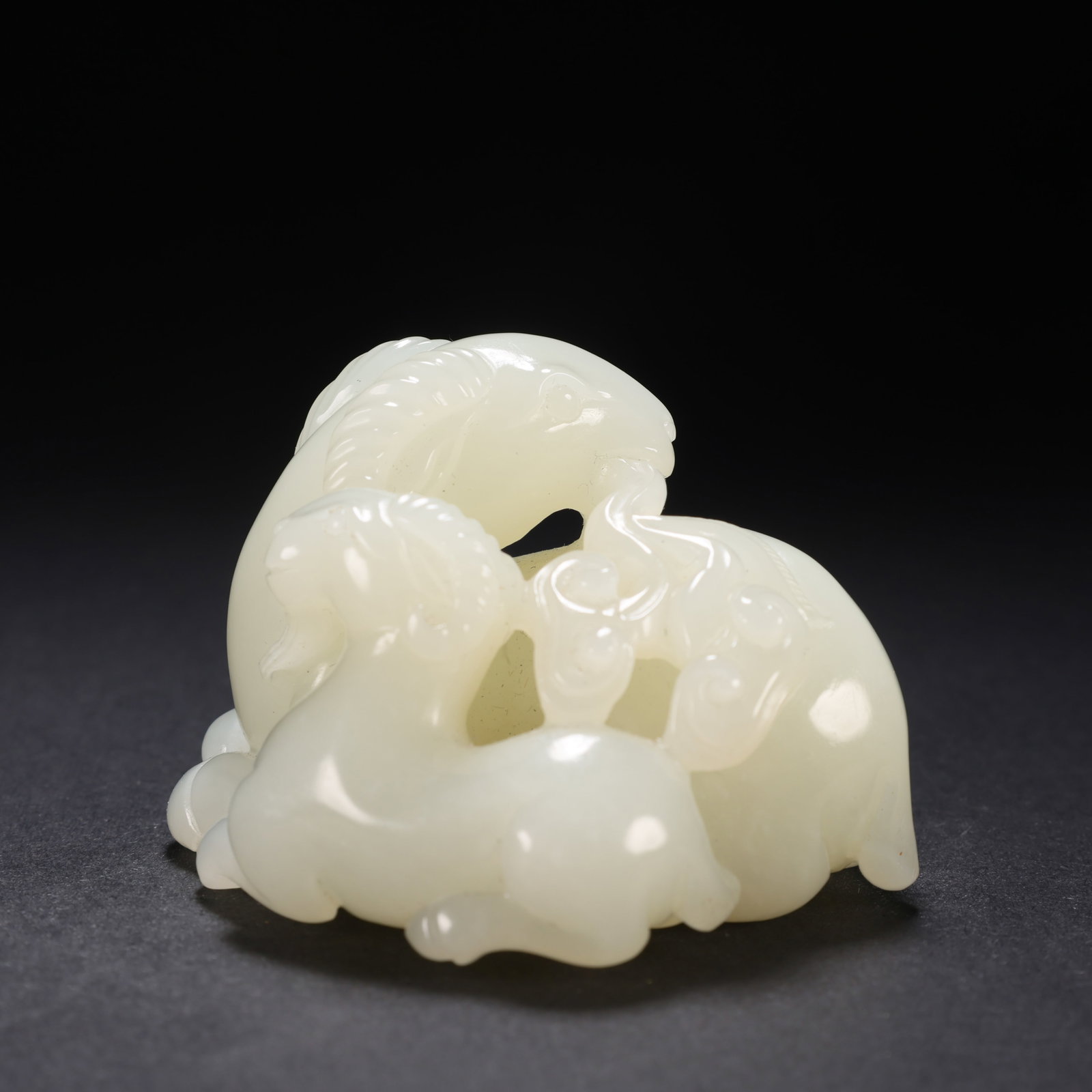 Chinese Qing Dynasty Hetian white jade double sheep ornament: L. 5.9 cm. W. 5.1 cm. H. 4.1 cm. Weight. 116 gram.
