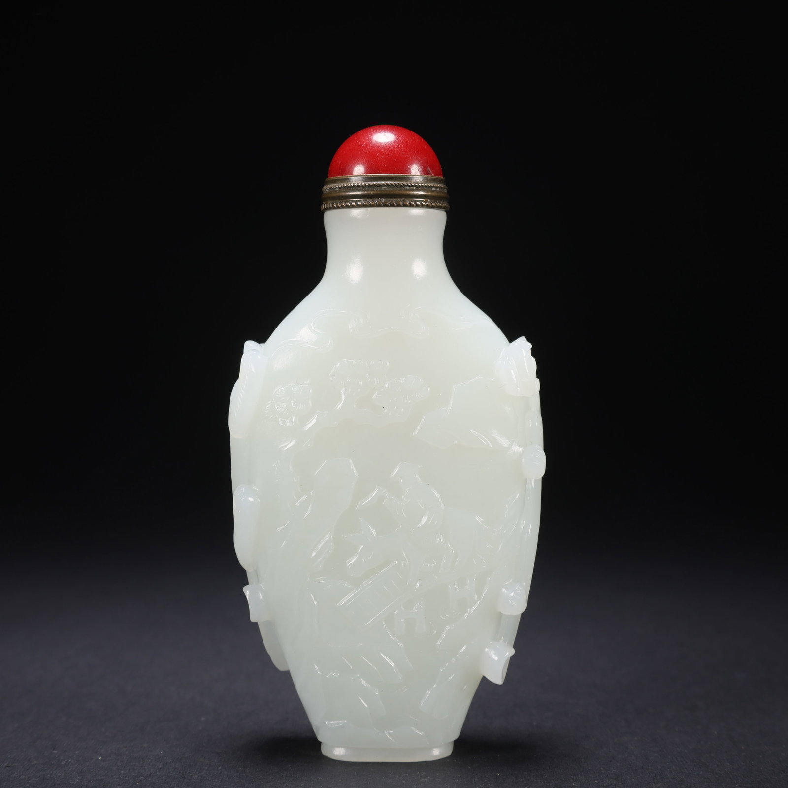 Chinese Qing Dynasty Hetian white jade snuff bottle (1 of 9)