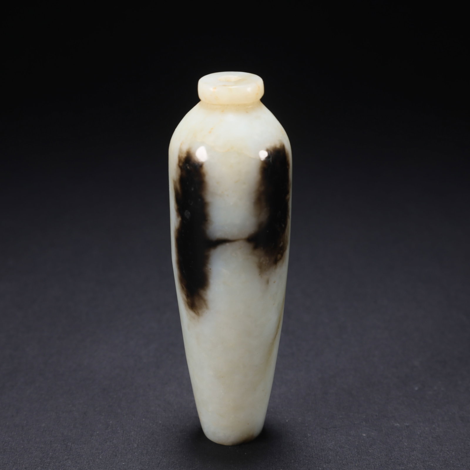 Hotan jade vase from Qing Dynasty, China (1 of 9)