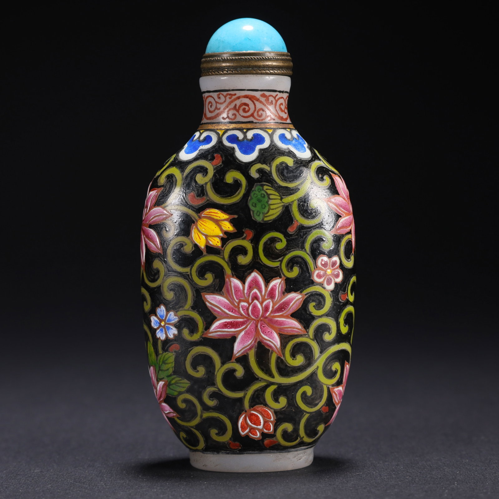 Snuff bottle from the Qianlong period of the Qing Dynasty in China (1 of 9)