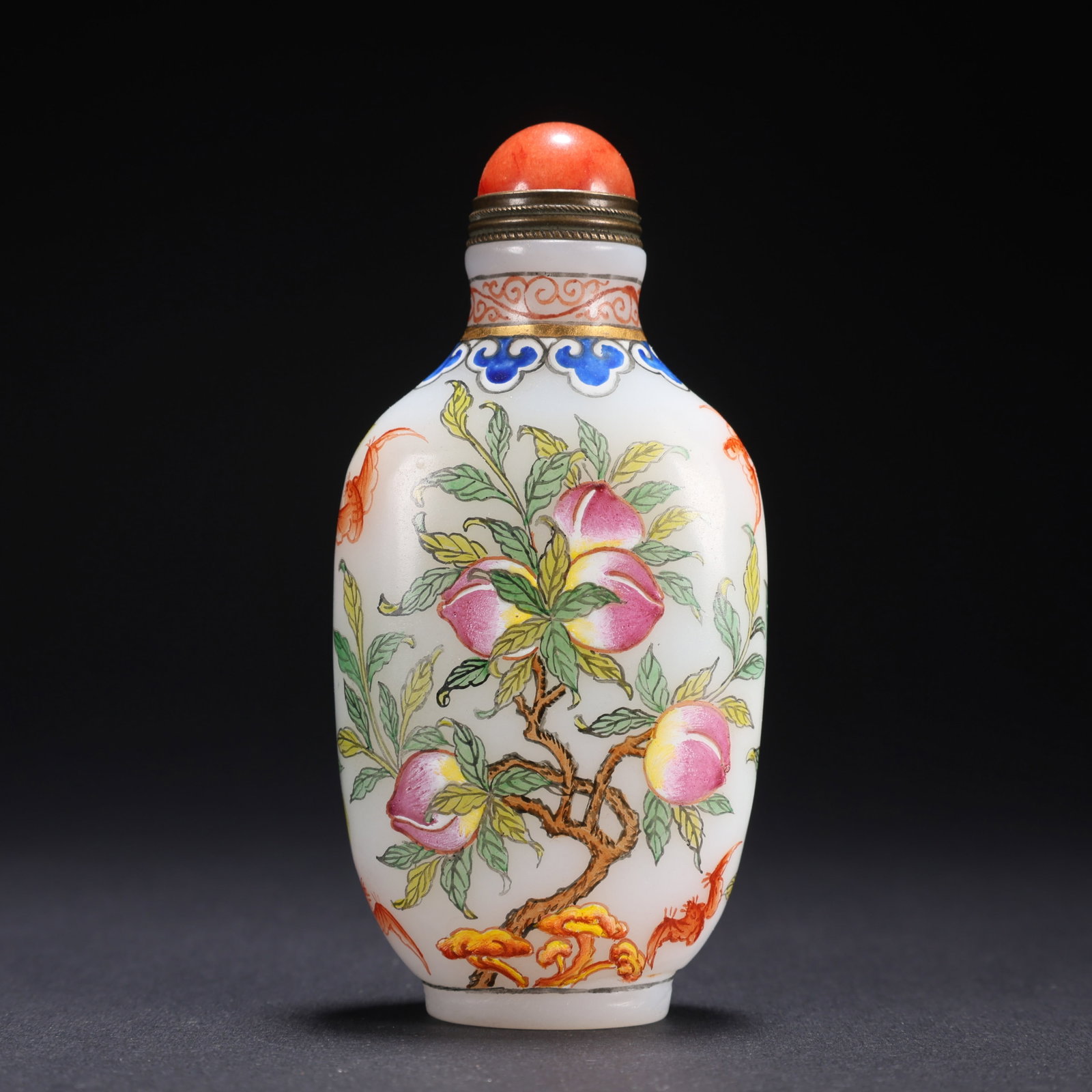 Snuff bottle from the Qianlong period of the Qing Dynasty in China (1 of 9)