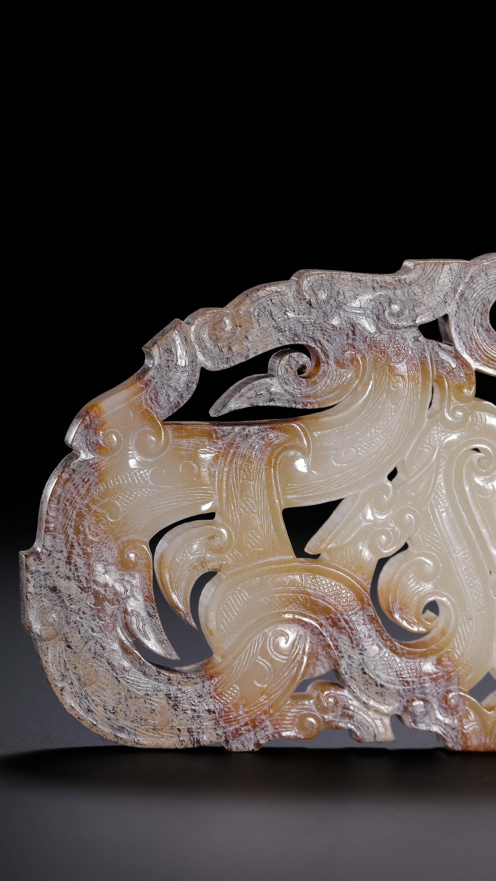 Jade Dragon Pendant from the Han Dynasty in China (1 of 8)