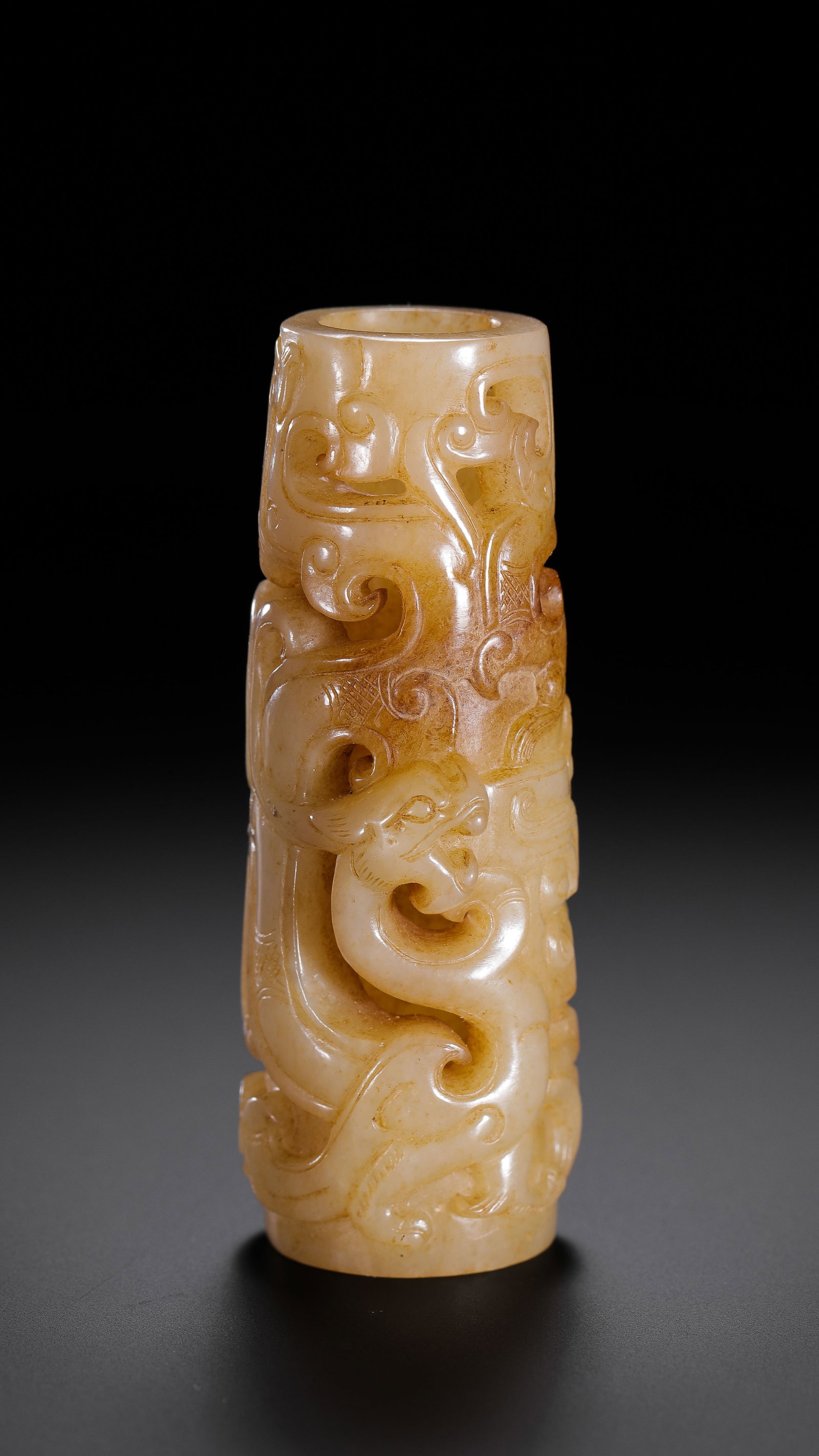 Jade bridle with dragon motif from the Han Dynasty of China: L. 7.2 cm. W. 62 cm.