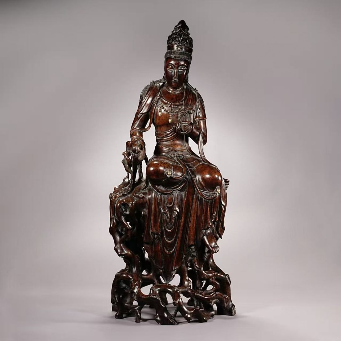 Chinese Qing Dynasty wooden seated Buddha statue: H. 60 cm. W. 25 cm. Weight. 2000 gram.