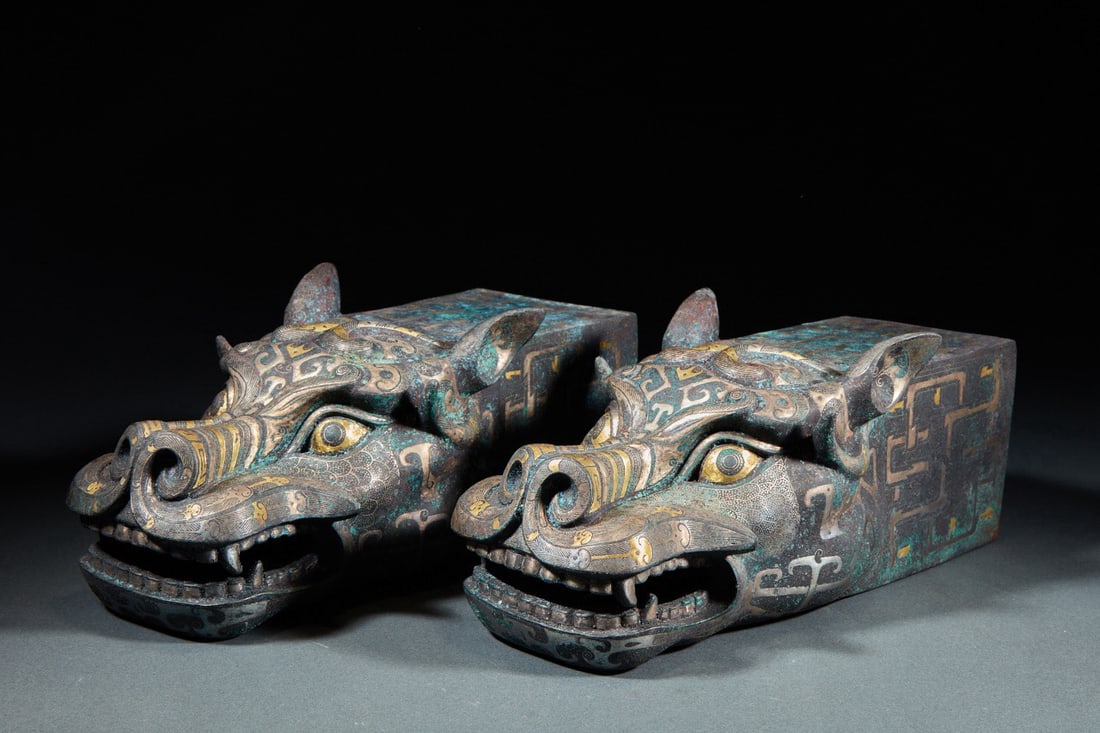 Gold and silver inlaid auspicious animal heads from the Warring States period of China: /