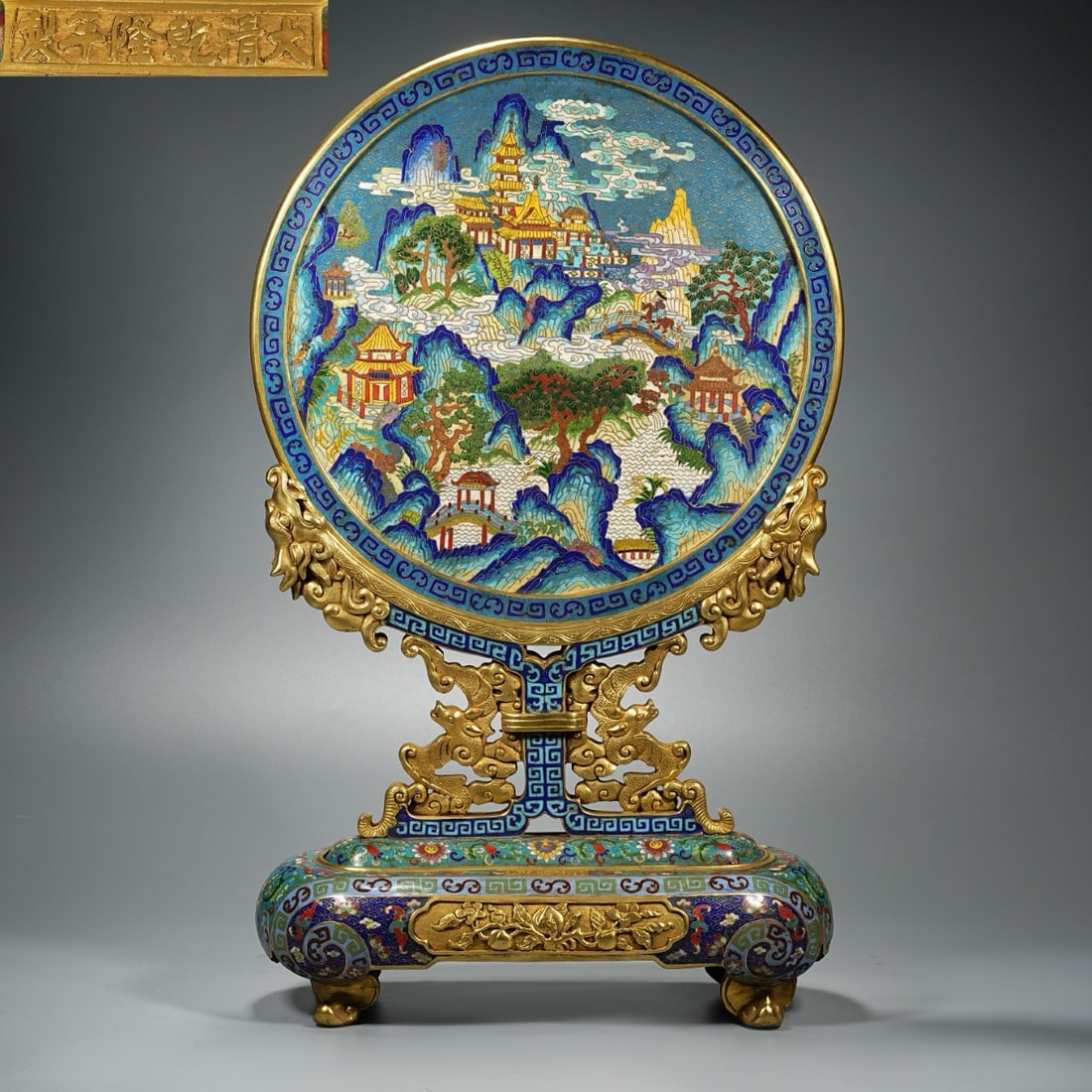 Cloisonné enamel painted screen from the Qianlong period of the Qing Dynasty in China: H. 64 cm. W. 38 cm. Weight. 16250 gram.