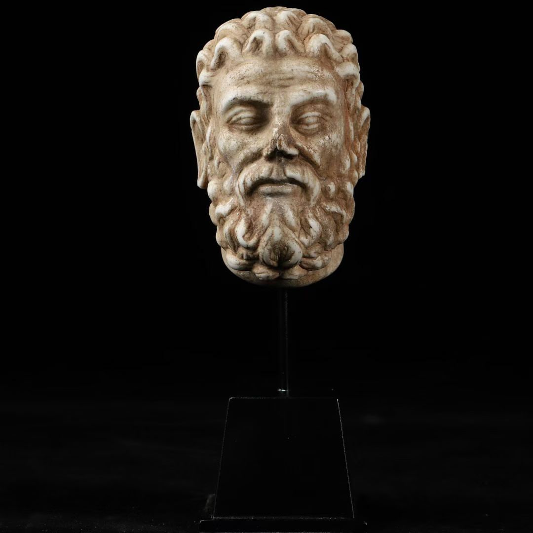 Ancient Roman stone sculptures: L. 7.5 cm. W. 7 cm. H. 19 cm. H. 10 cm.