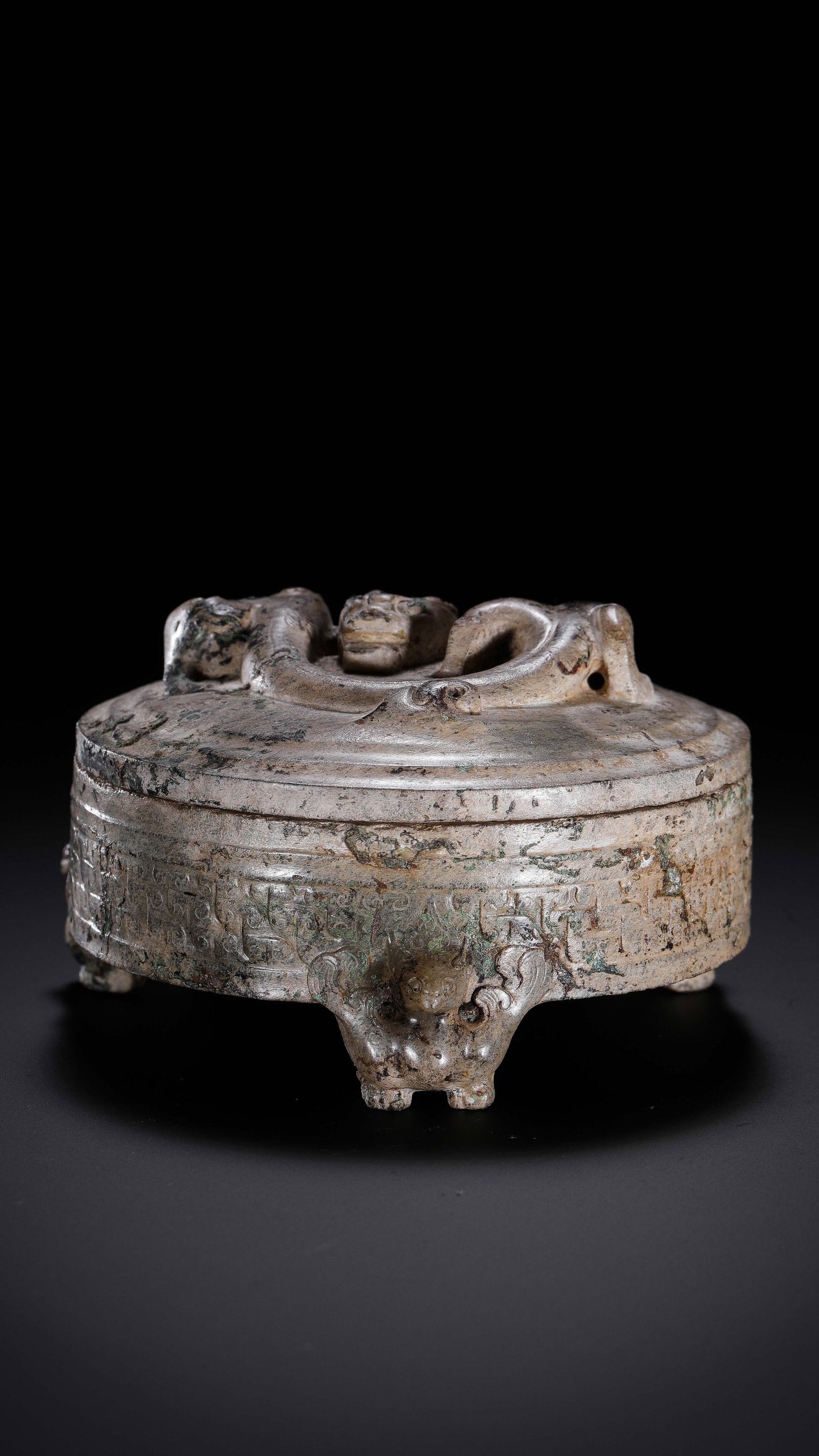 Chinese Han Dynasty Jade Lid Incense Burner with Chi Dragon Design (1 of 12)
