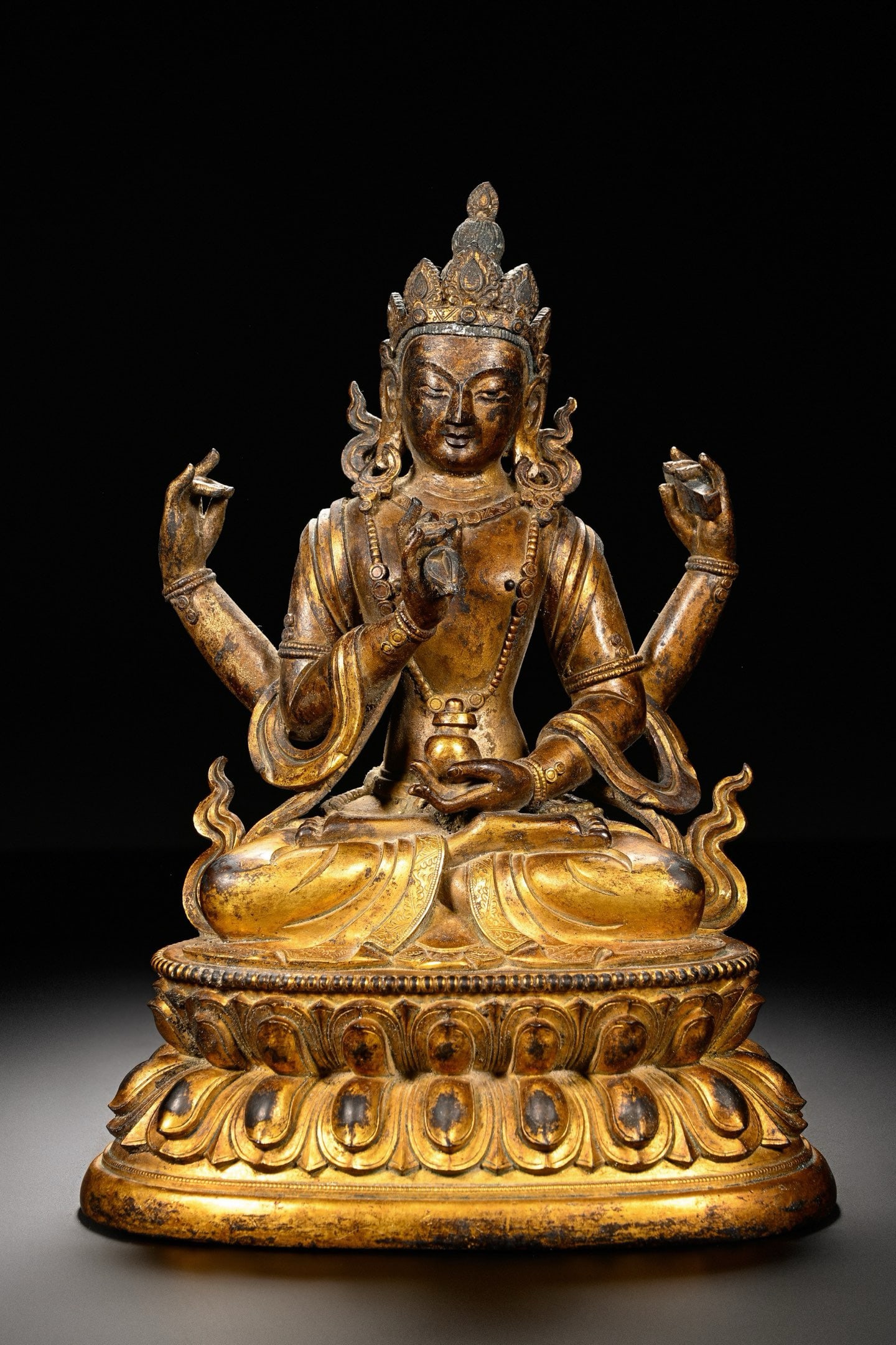 Chinese Qing Dynasty Gilt Bronze Seated Buddha Statue: H. 20 cm. W. 15 cm. Weight. 2270 gram.