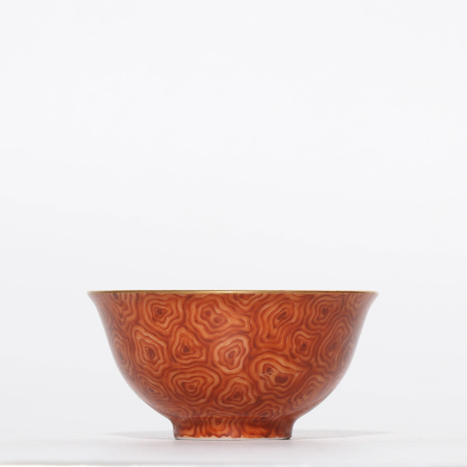 Wood-patterned cup from the Qianlong period of the Qing Dynasty, China: Diam. 7 cm. H. 3.5 cm.