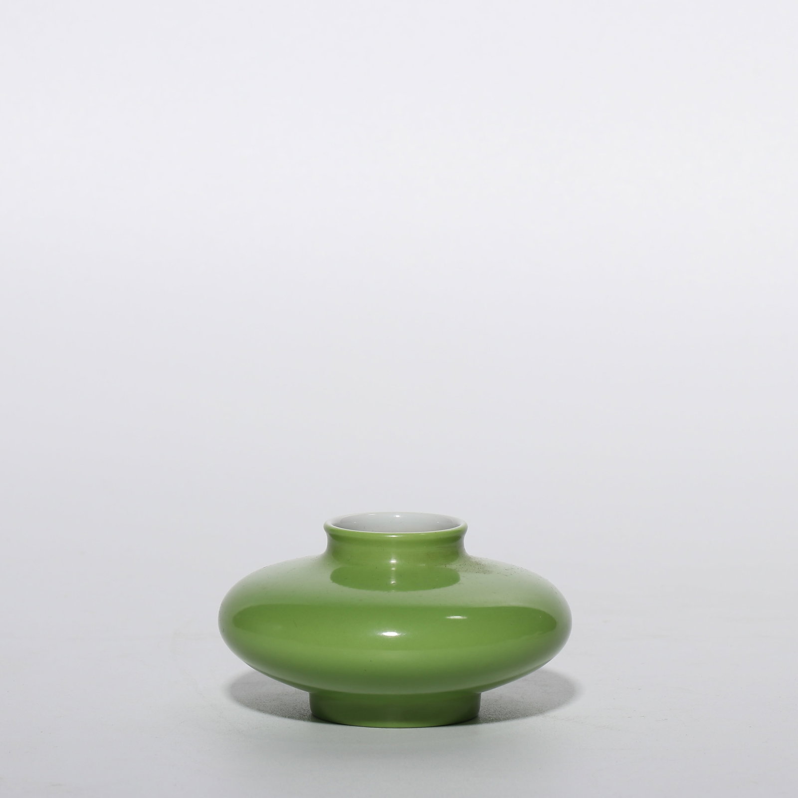 monochrome glazed water dropper from the Yongzheng period of the Qing Dynasty, China: H. 6.3 cm. Diam. 3.4 cm.