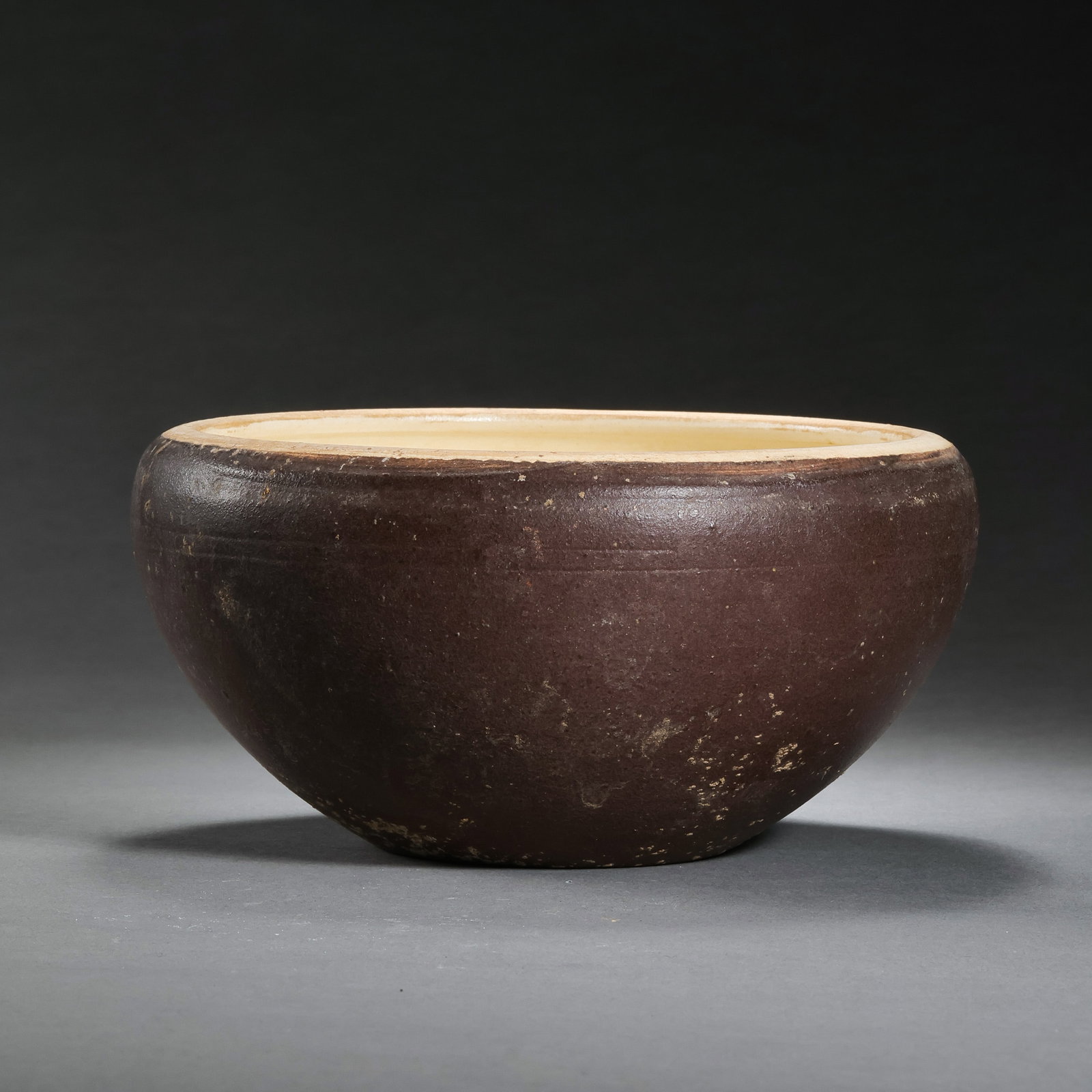 Zisu Bowl from the Tang Dynasty in China: Diam. 14.5 cm. H. 7 cm.