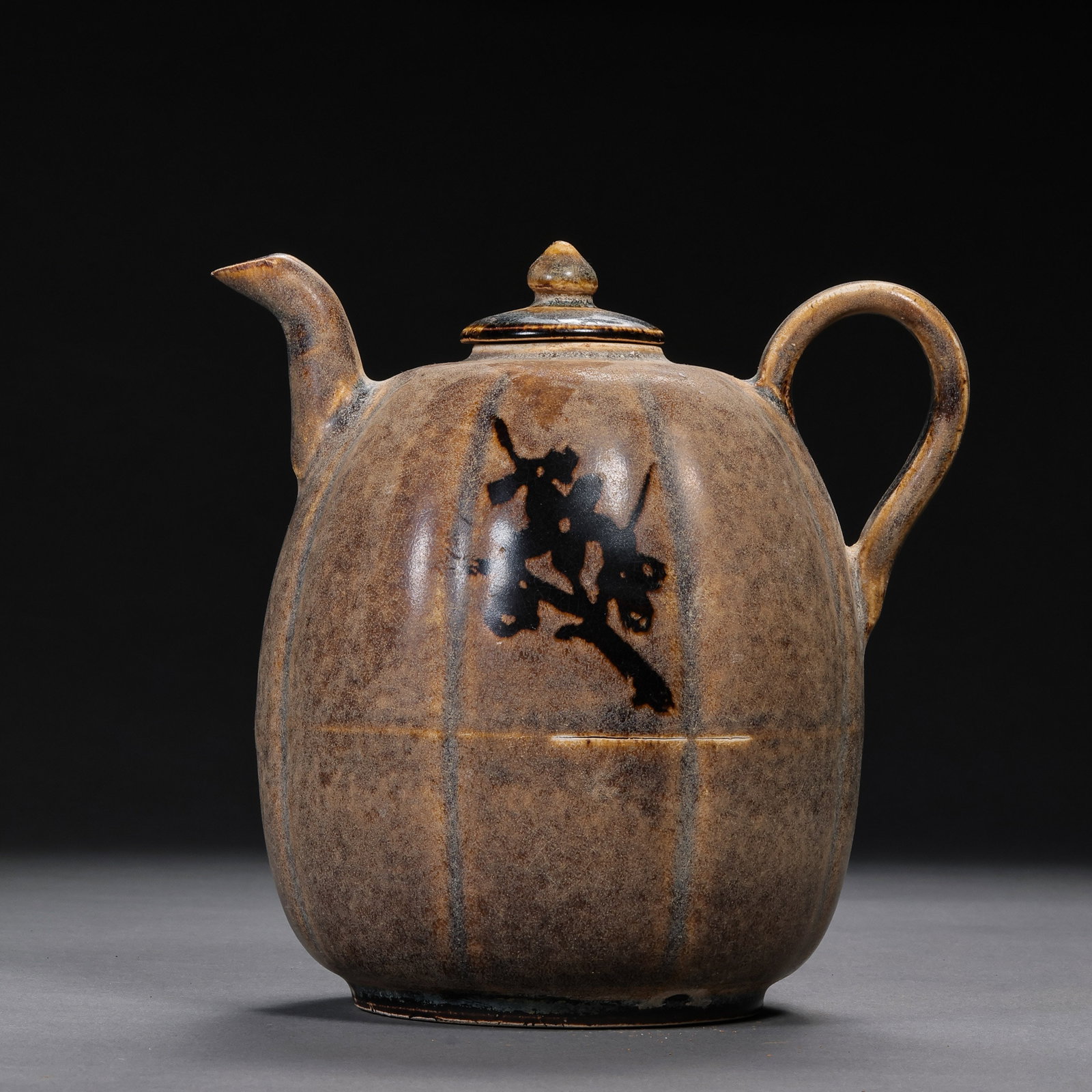 Plum blossom melon-shaped ewer from Jizhou kiln, Southern Song Dynasty, China (1 of 5)