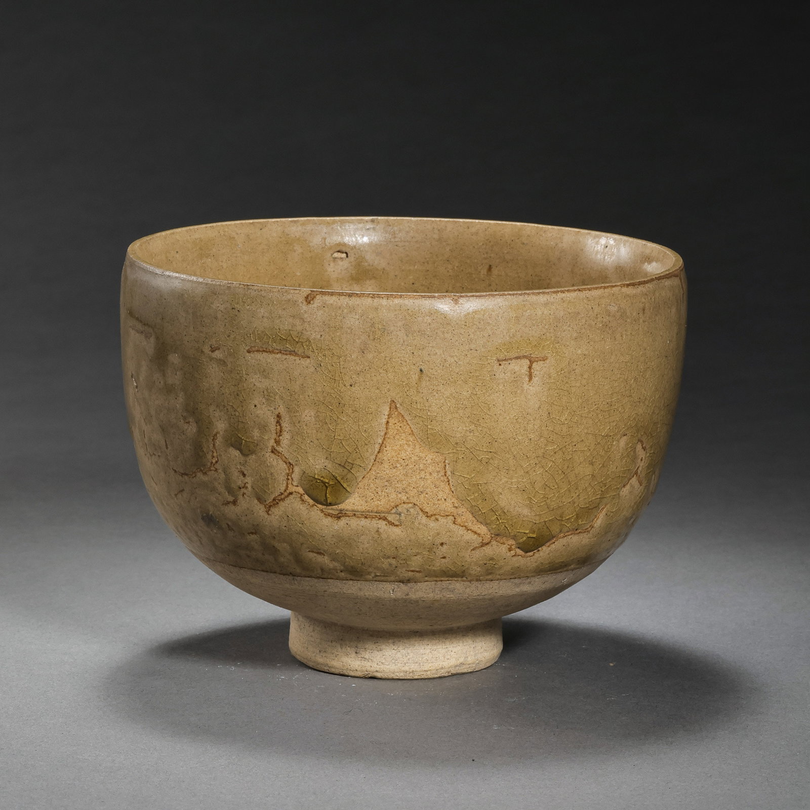 Chinese Sui Dynasty Xiangzhou Kiln Celadon Deep-bodied Cup (1 of 8)