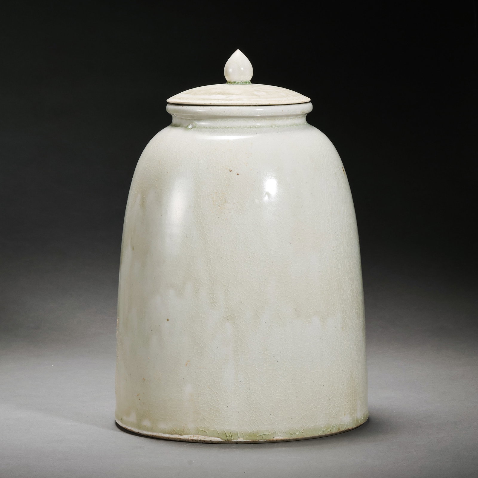 Chinese Sui Dynasty white porcelain covered jar (1 of 8)