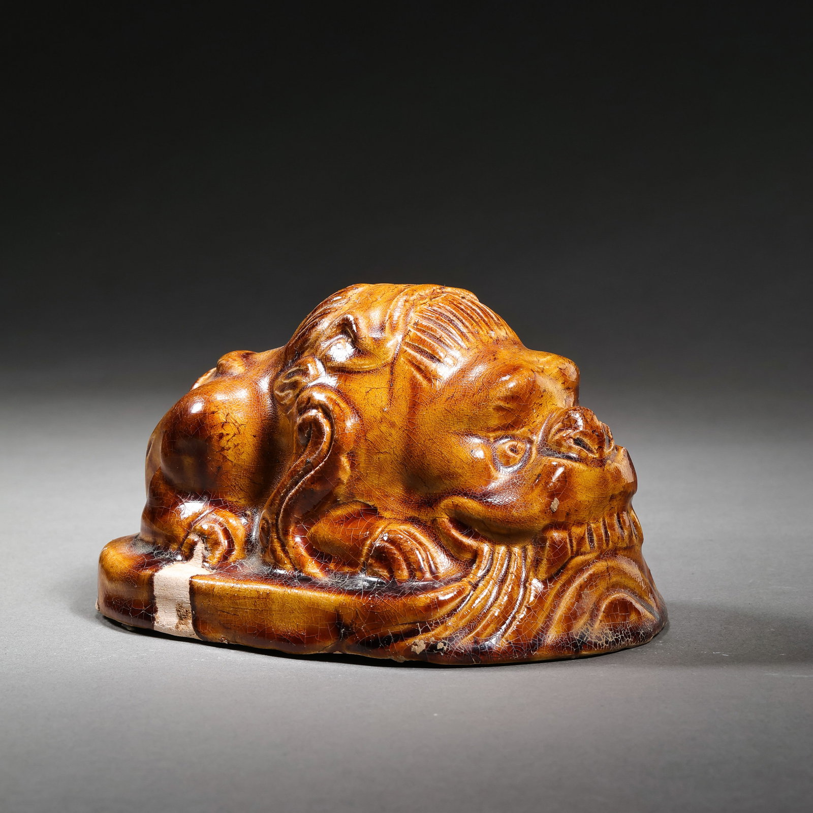 Yellow-glazed auspicious beasts from the Tang Dynasty in China: H. 7 cm. L. 12.2 cm.