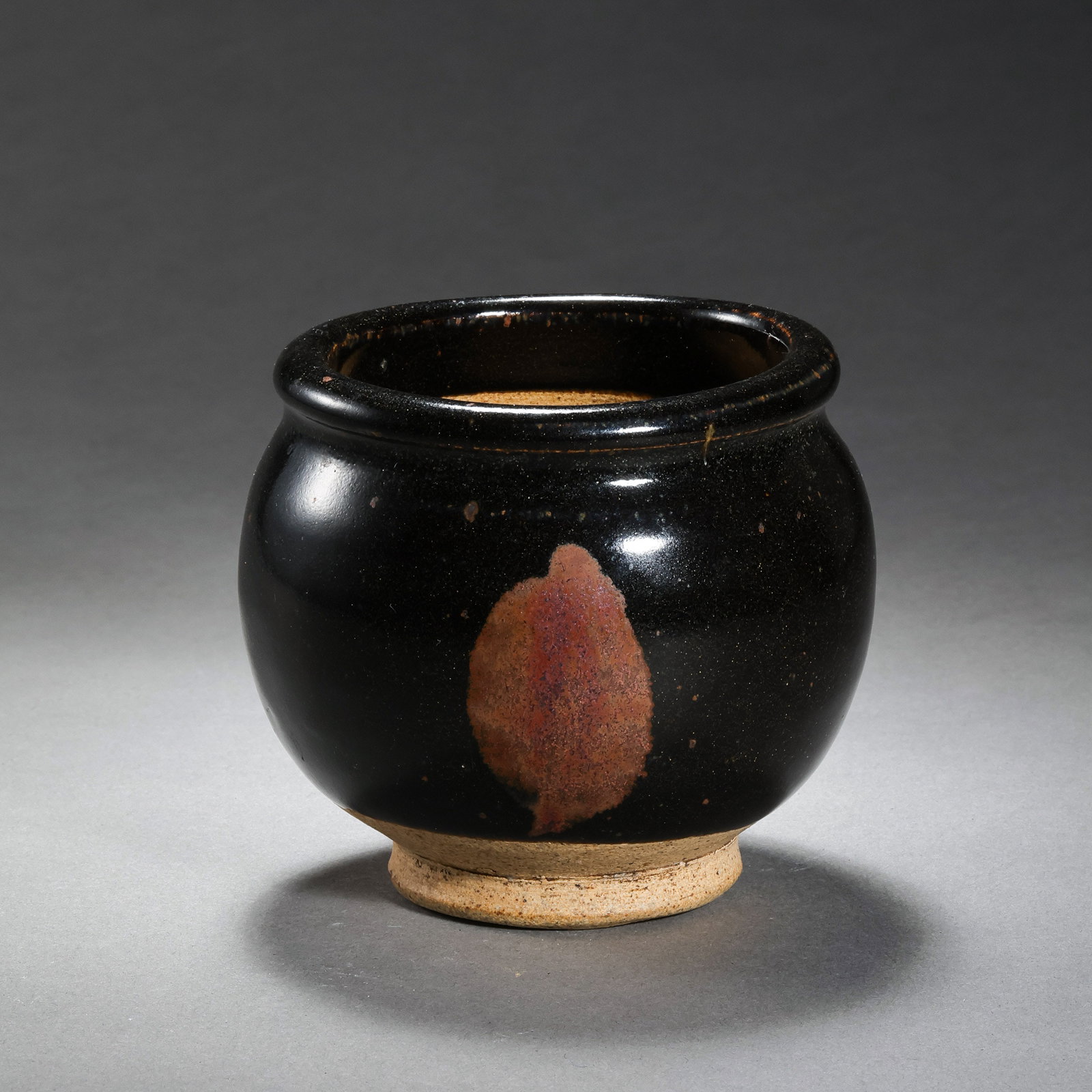 Northern Song Dynasty Cizhou Ware Iron-Patterned Lip-Mouthed Jar (1 of 5)
