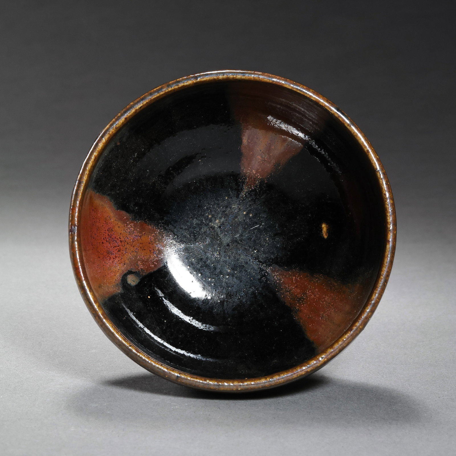 Iron-rust flower cup from Cizhou ware, Northern Song Dynasty, China: H. 4 cm. Diam. 8.1 cm.