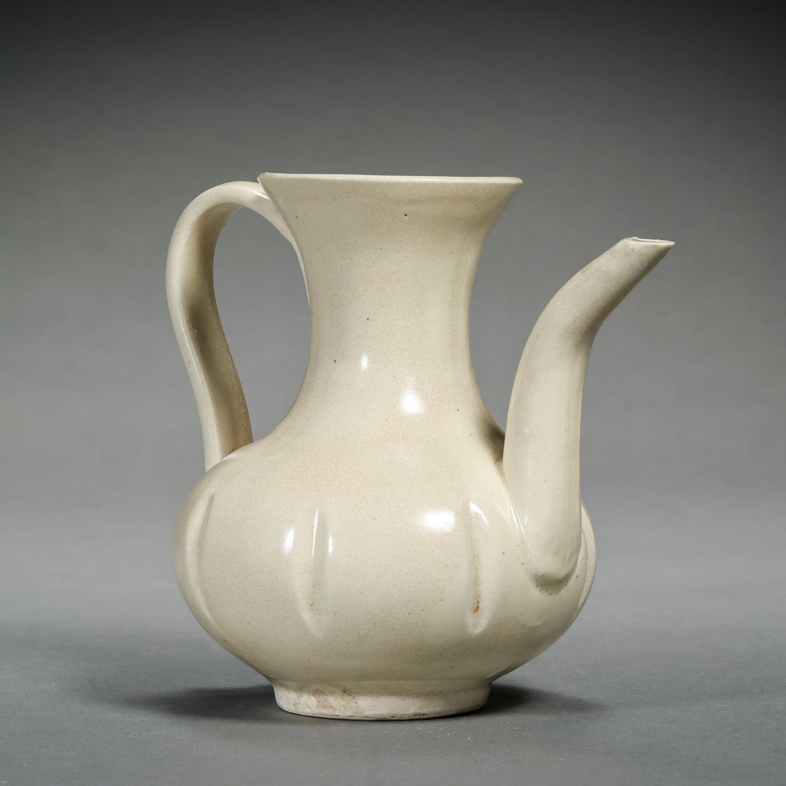 Northern Song Dynasty Cizhou Kiln White Porcelain Melon-Shaped Ewer (1 of 6)