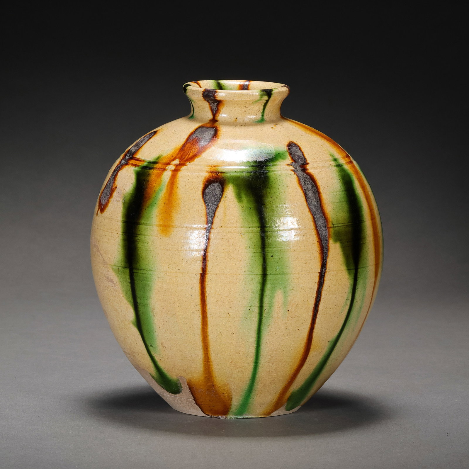 Chinese Tang Dynasty tricolor jar (1 of 8)
