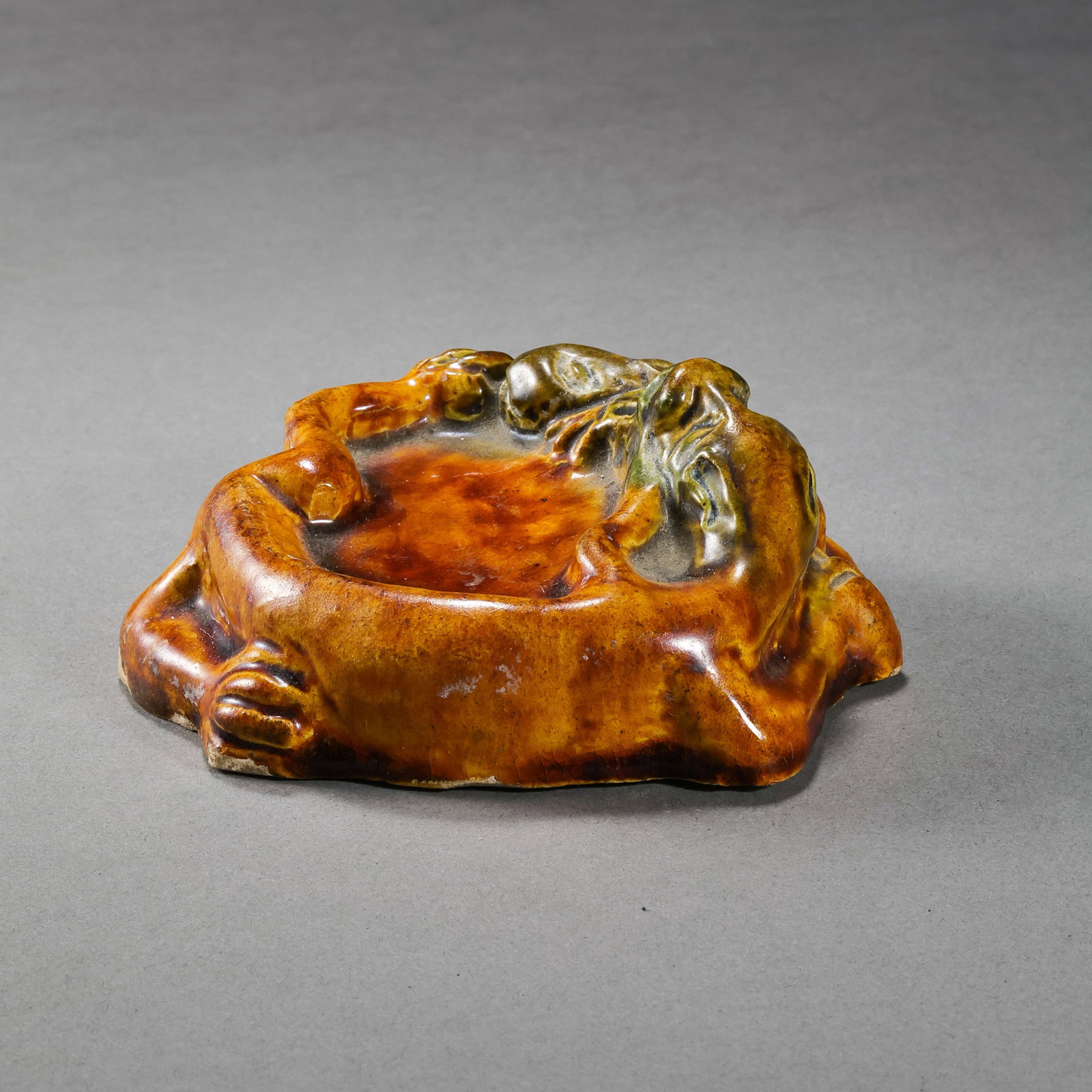 Chinese Tang Dynasty Tricolor Dragon Inkstone: L. 9 cm.