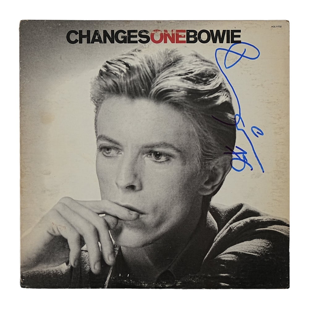 DAVID BOWIE SIGNED "CHANGESONEBOWIE" LP - 2