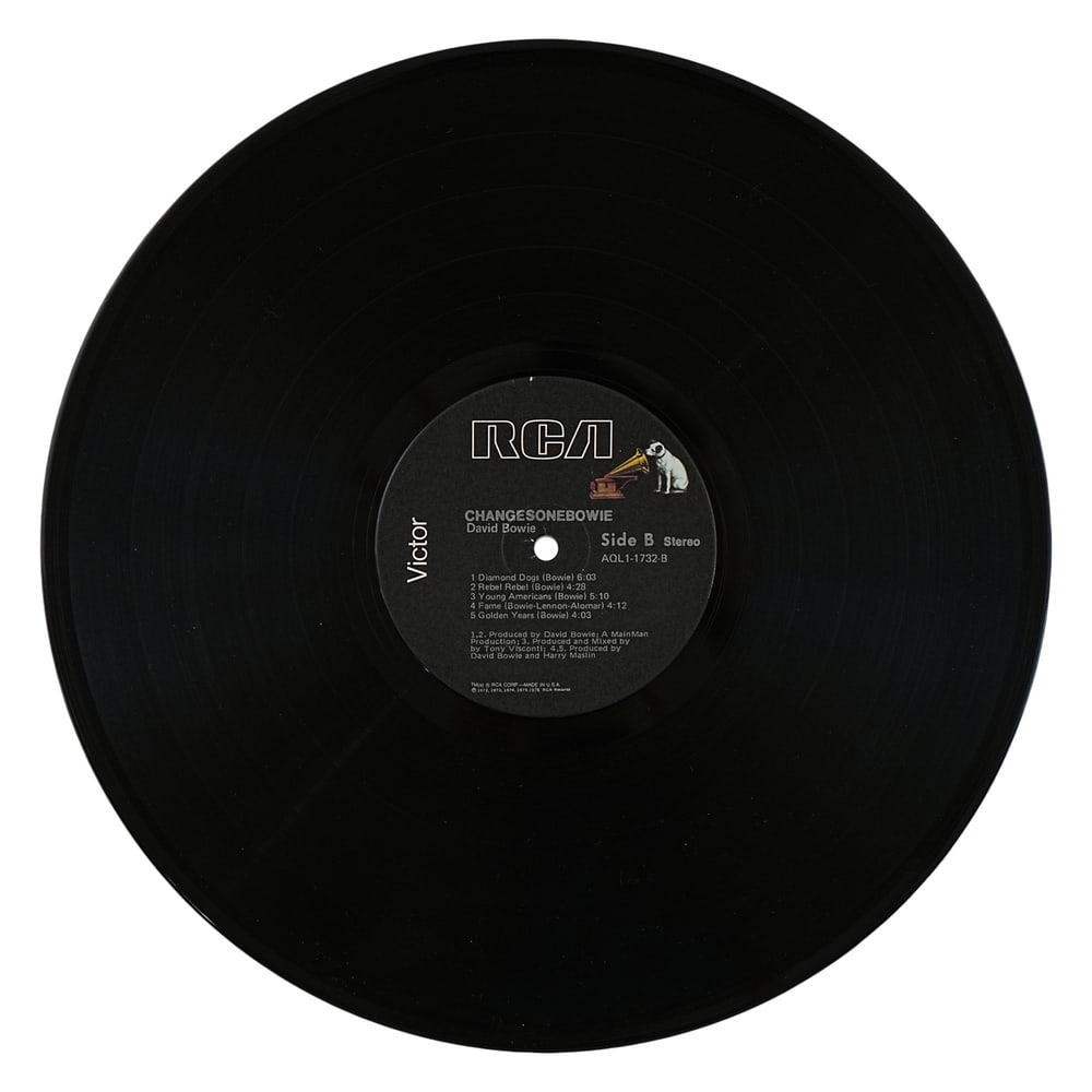 DAVID BOWIE SIGNED "CHANGESONEBOWIE" LP - 7