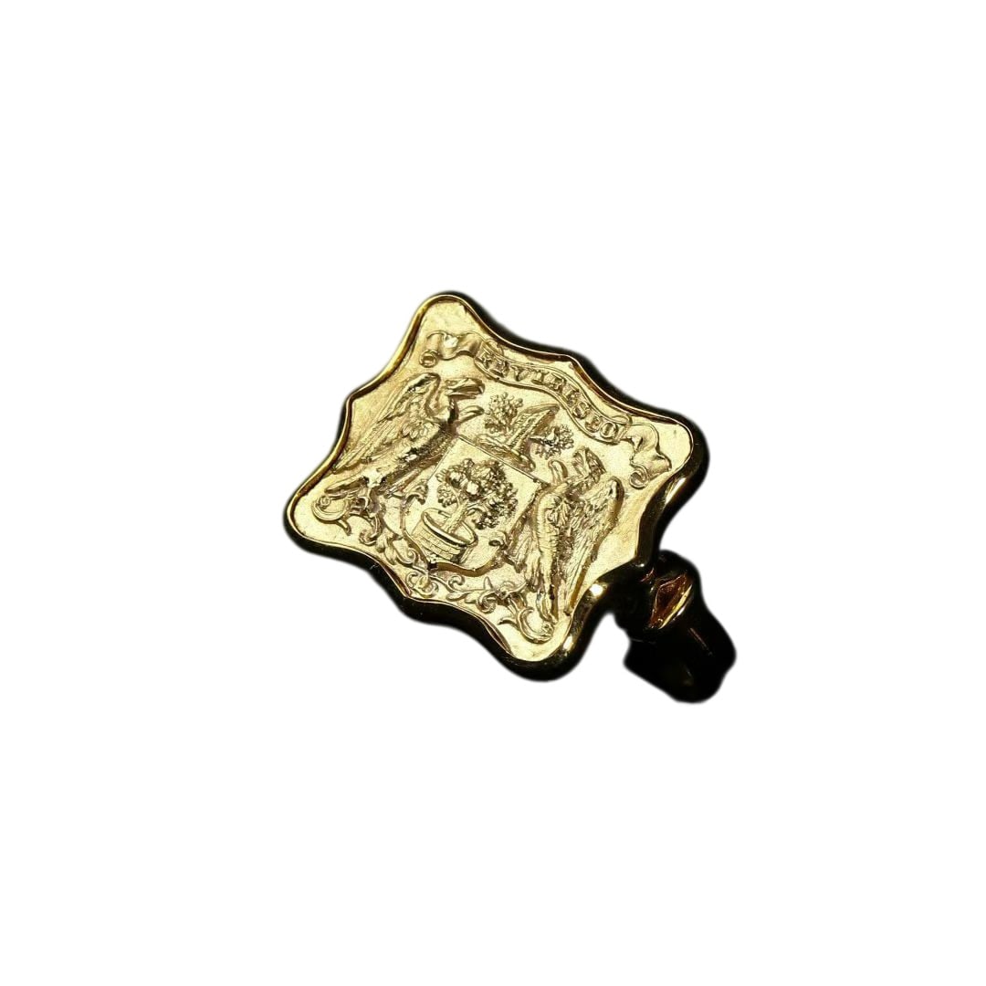 18K Gold Embossed Clan Emblem Ring: HKSize 13. Weight. 7 gram.