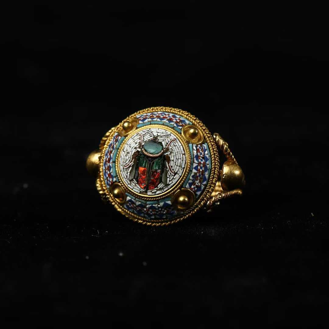 Victorian Scarab Micro-mosaic Gold Ring: HKSize 14. Weight. 4.65 gram.