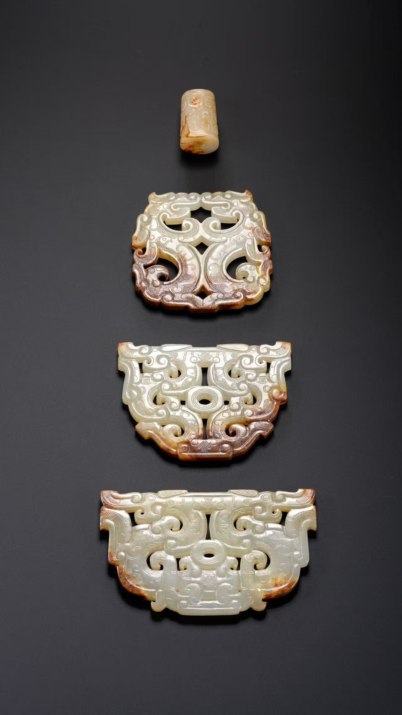 A set of Chinese Han Dynasty Hetian jade pendants with double dragon patterns (1 of 12)
