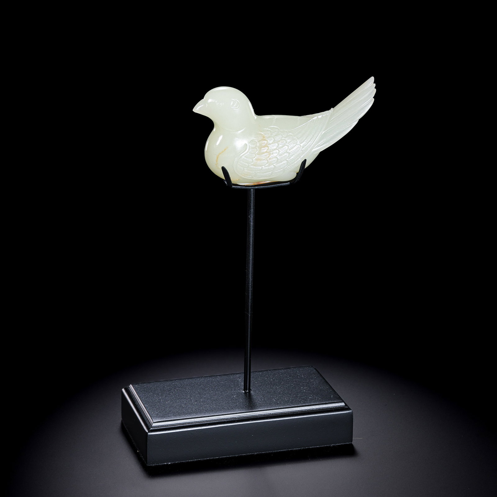 Chinese Qing Dynasty Hetian white jade bird: H. 4.5 cm. W. 8.5 cm. Weight. 103 gram.